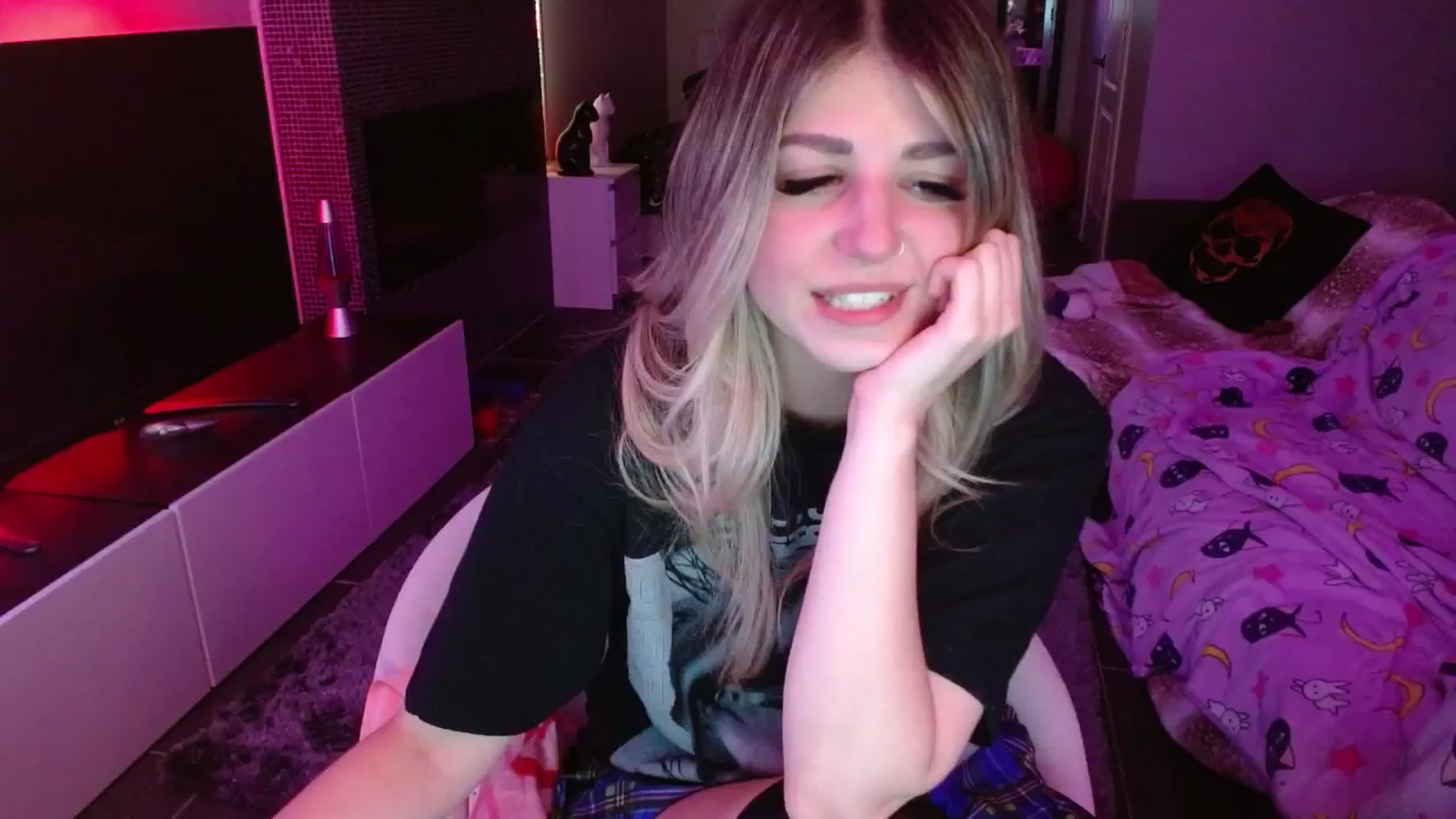 Gallery image thumbnail from Serafina's myfreecams stream on, 06/07/2024, 03:34 image 16 of 20
