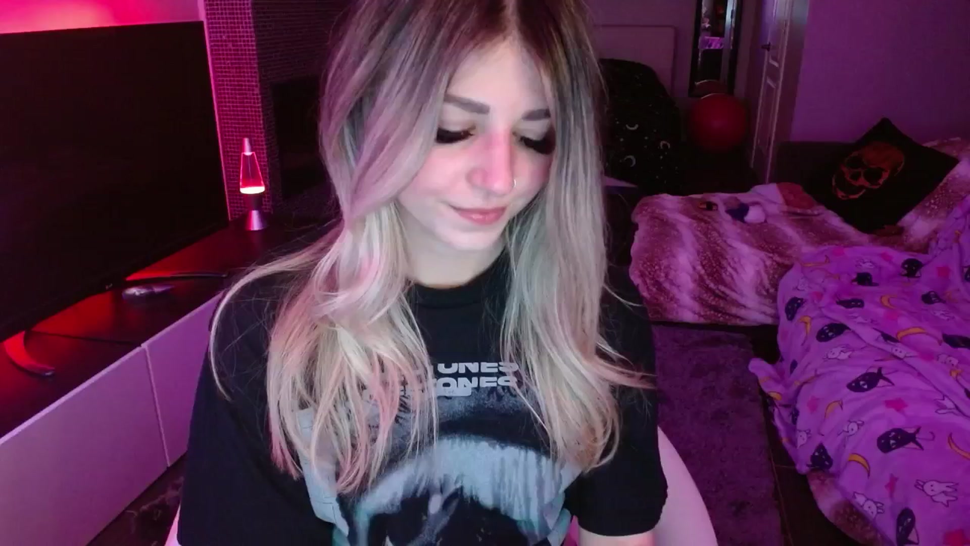 Gallery image thumbnail from Serafina's myfreecams stream on, 06/07/2024, 04:03 image 17 of 20