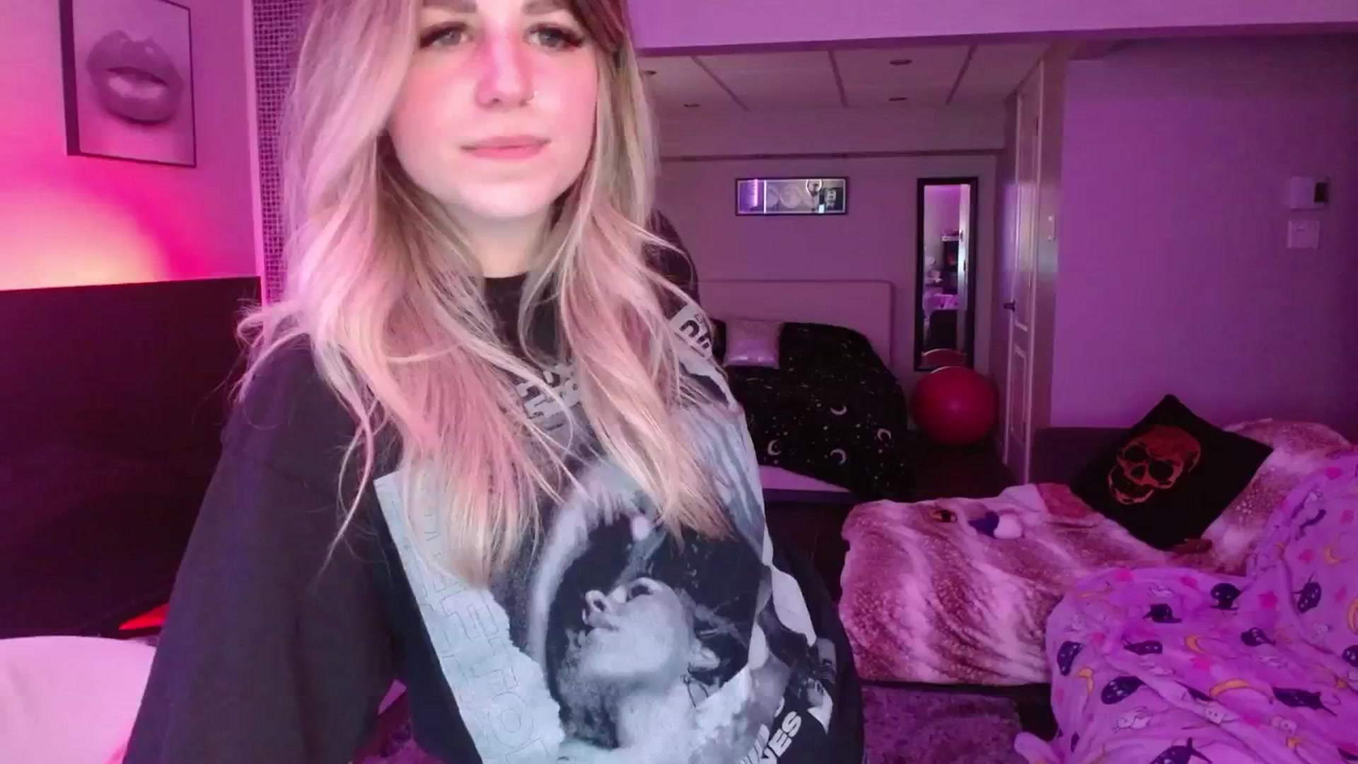 Gallery image thumbnail from Serafina's myfreecams stream on, 06/07/2024, 04:03 image 1 of 20