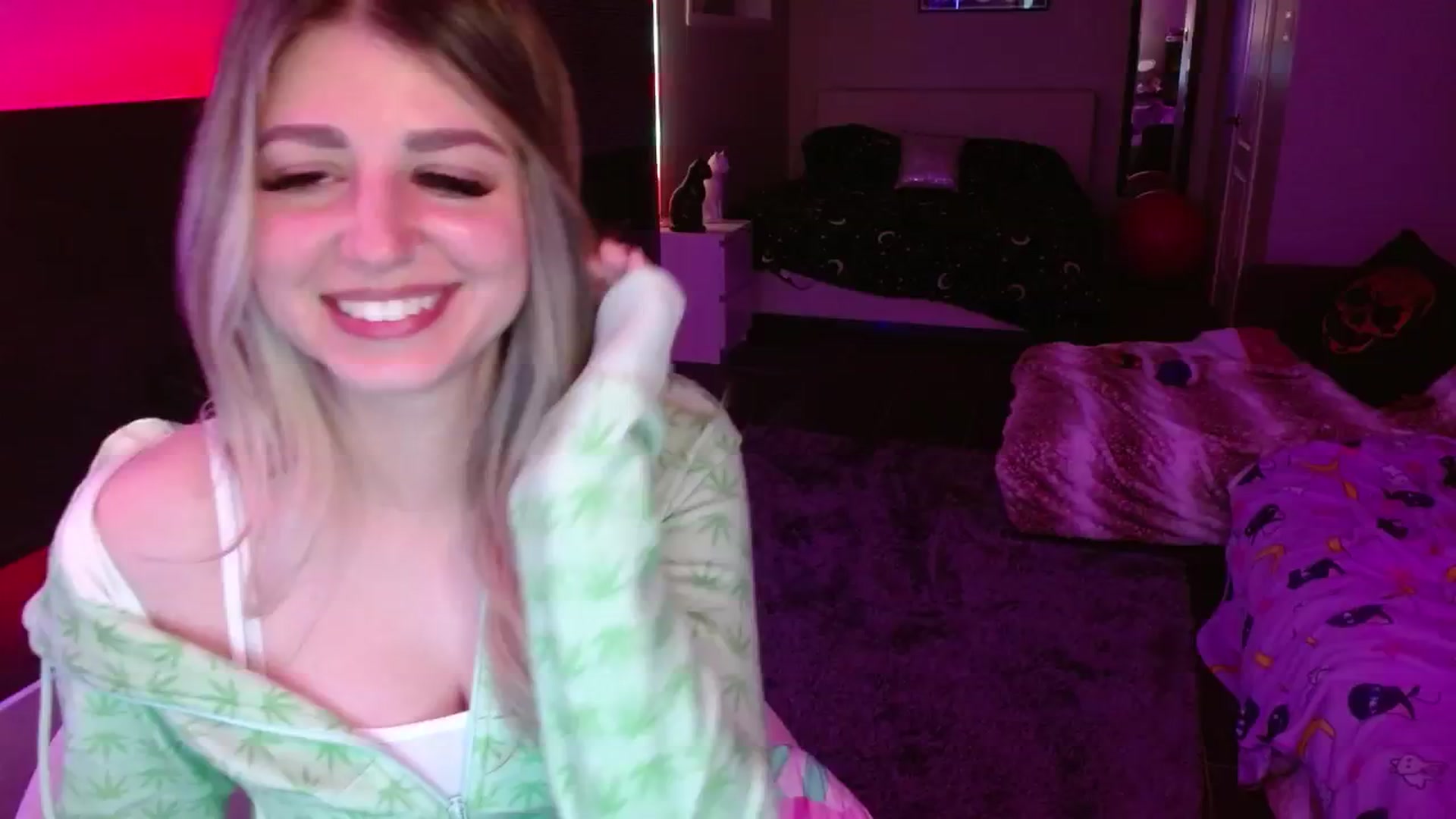 Gallery image thumbnail from Serafina's myfreecams stream on, 06/08/2024, 06:02 image 8 of 20