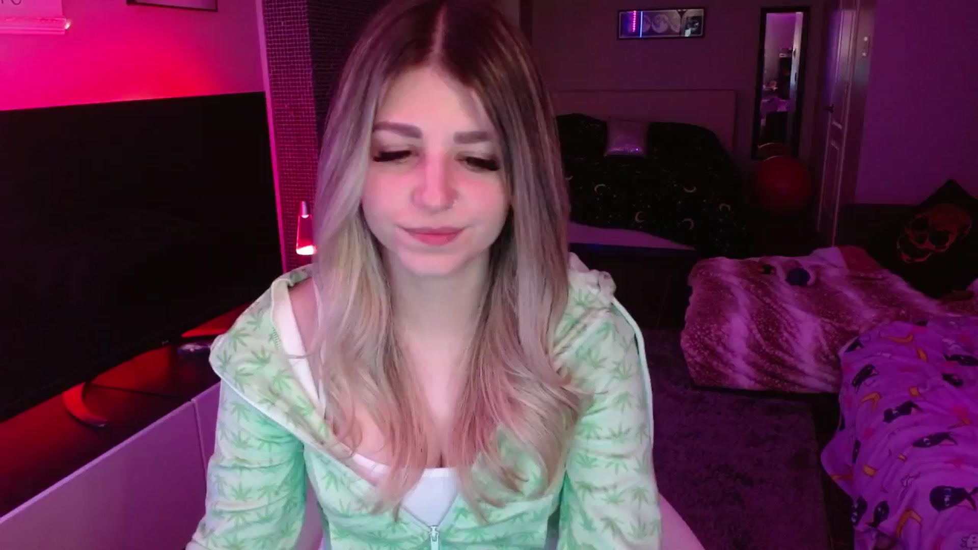Gallery image thumbnail from Serafina's myfreecams stream on, 06/08/2024, 06:02 image 4 of 20