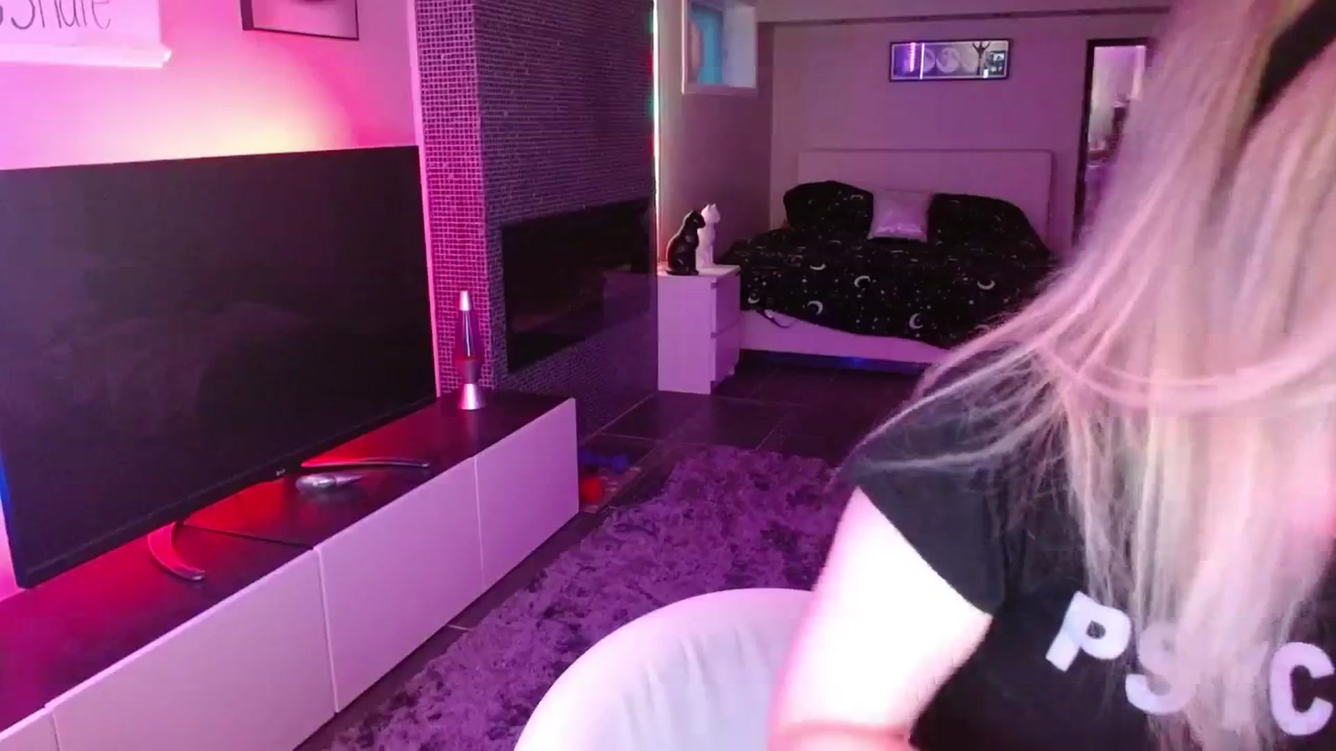 Gallery image thumbnail from Serafina's myfreecams stream on, 06/10/2024, 01:12 image 5 of 20