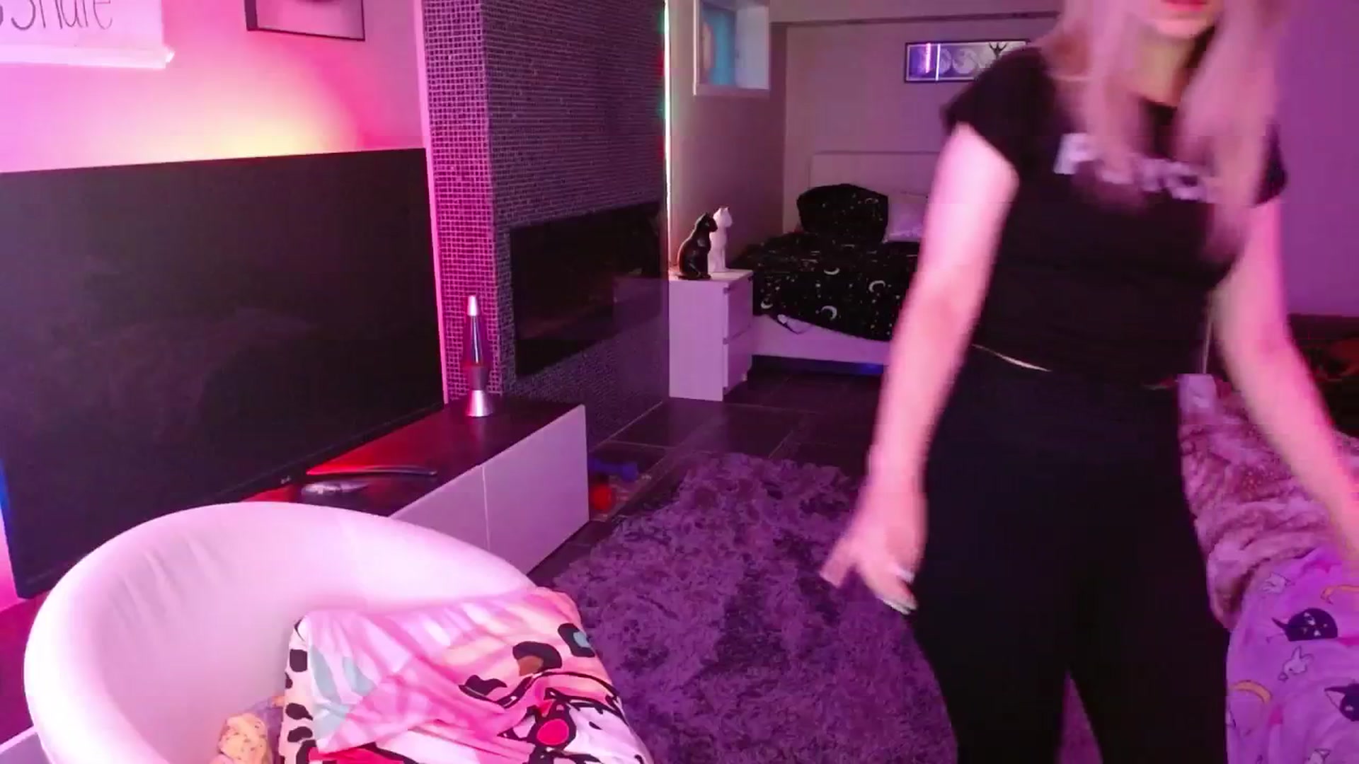 Gallery image thumbnail from Serafina's myfreecams stream on, 06/10/2024, 01:12 image 6 of 20
