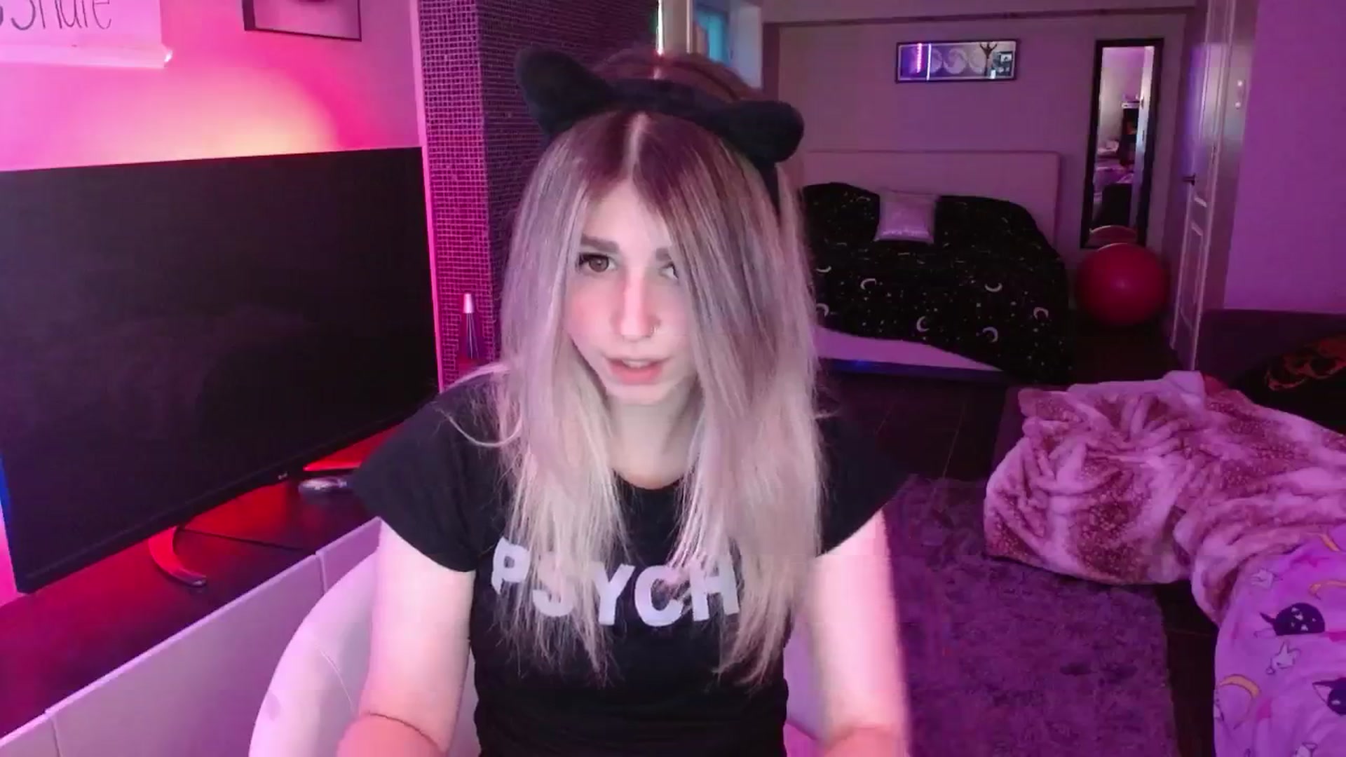 Gallery image thumbnail from Serafina's myfreecams stream on, 06/10/2024, 01:12 image 2 of 20