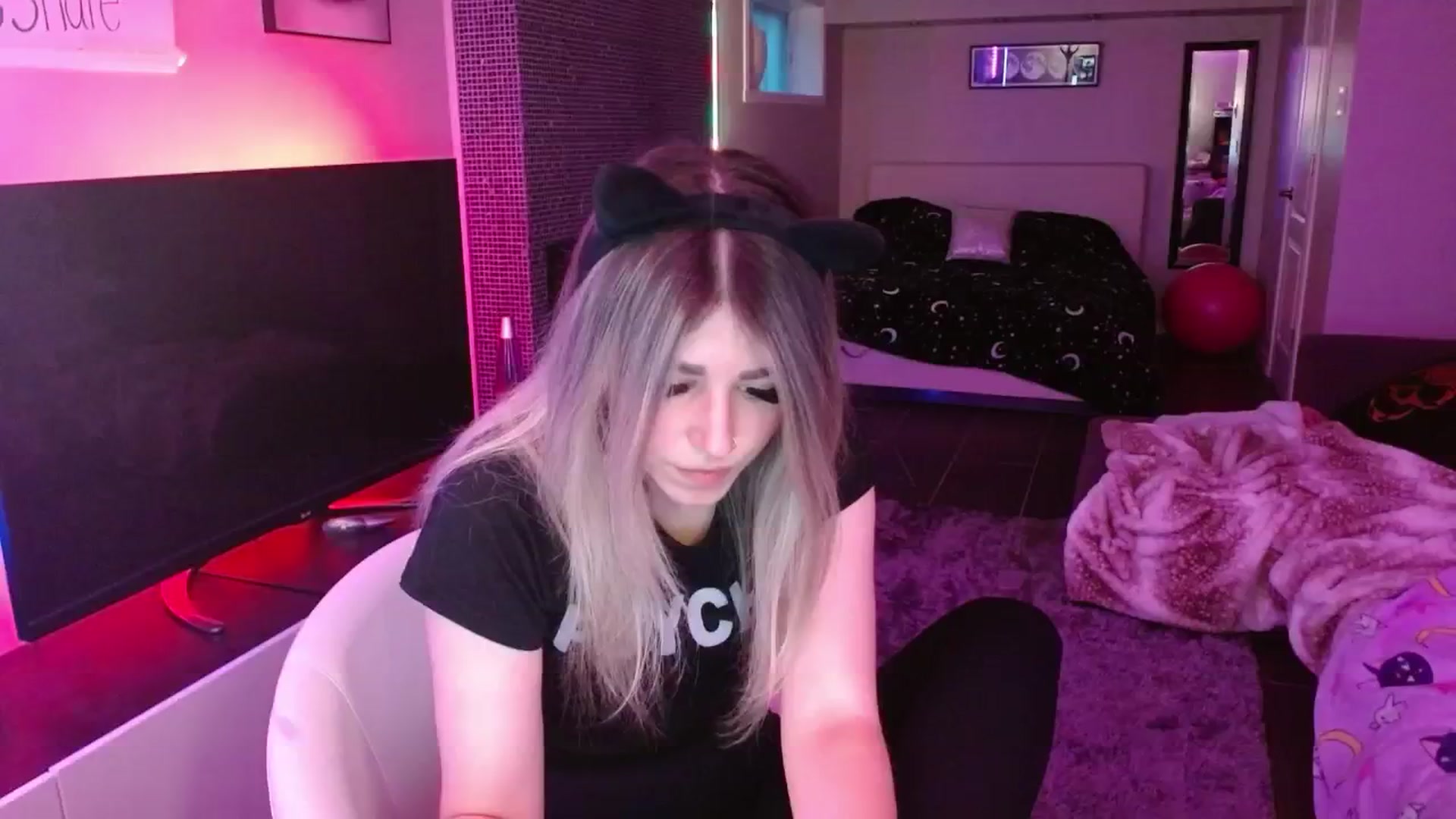 Gallery image thumbnail from Serafina's myfreecams stream on, 06/10/2024, 01:12 image 1 of 20