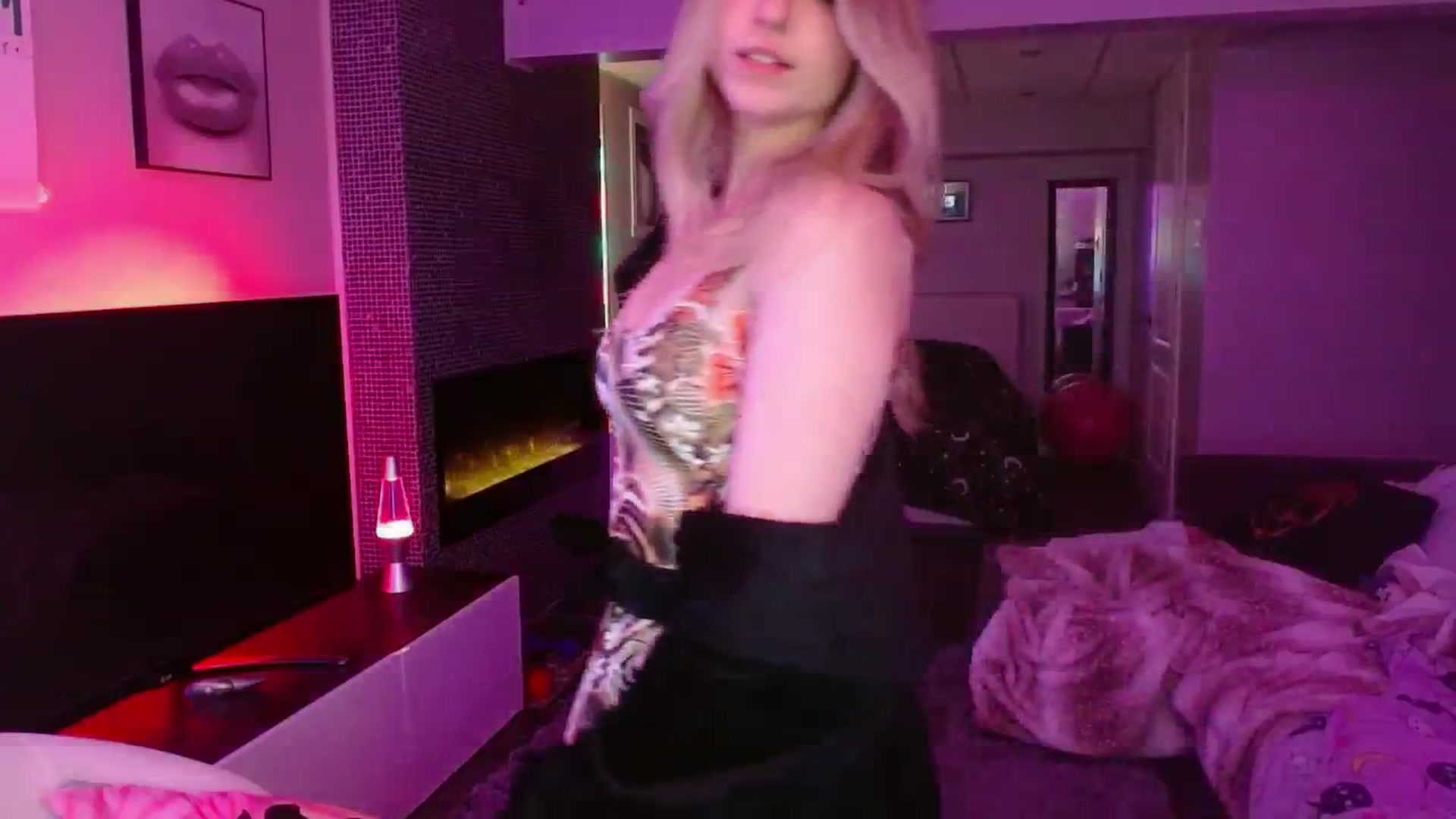 Gallery image thumbnail from Serafina's myfreecams stream on, 06/12/2024, 05:06 image 10 of 20