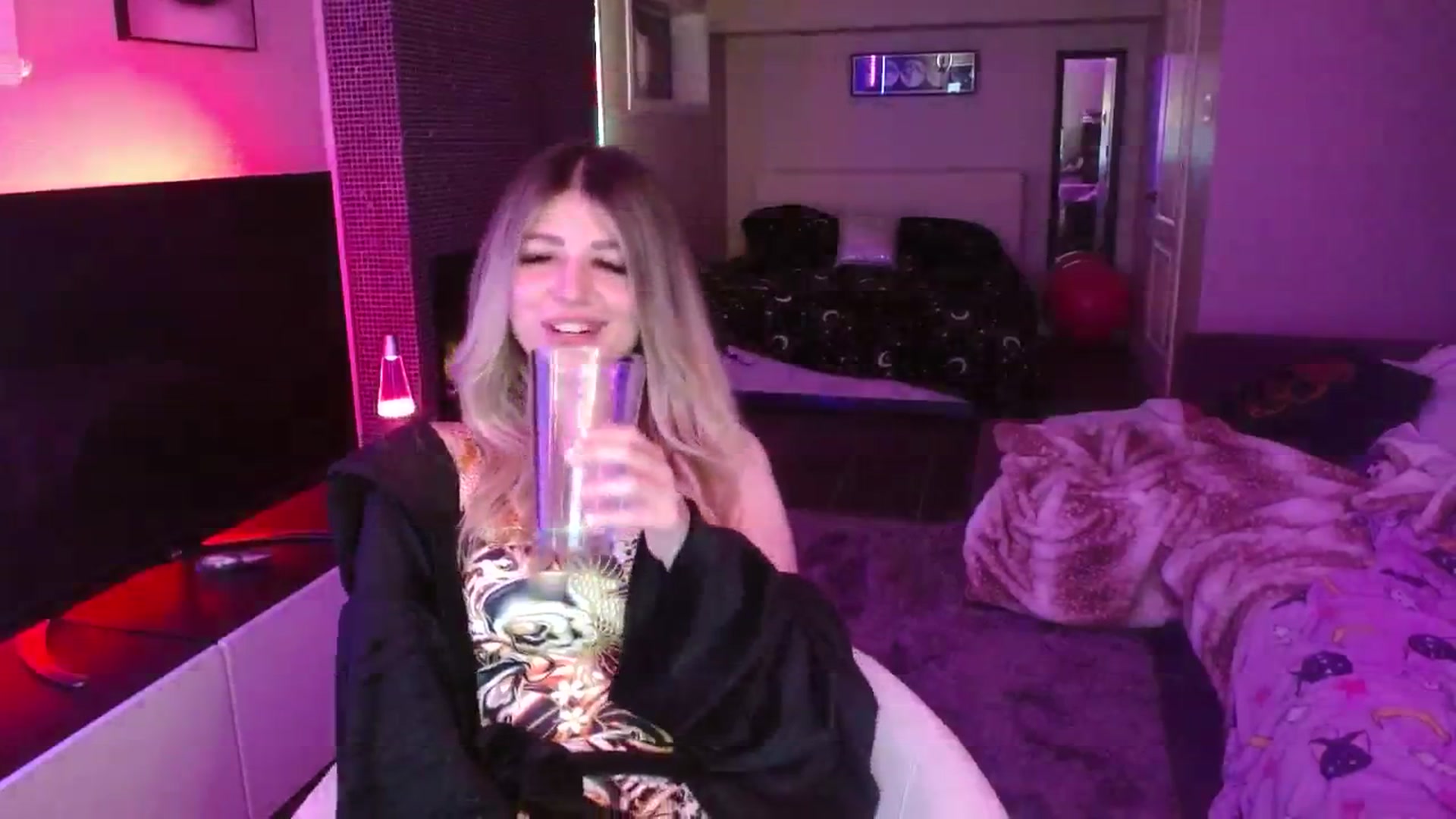 Gallery image thumbnail from Serafina's myfreecams stream on, 06/12/2024, 05:06 image 6 of 20