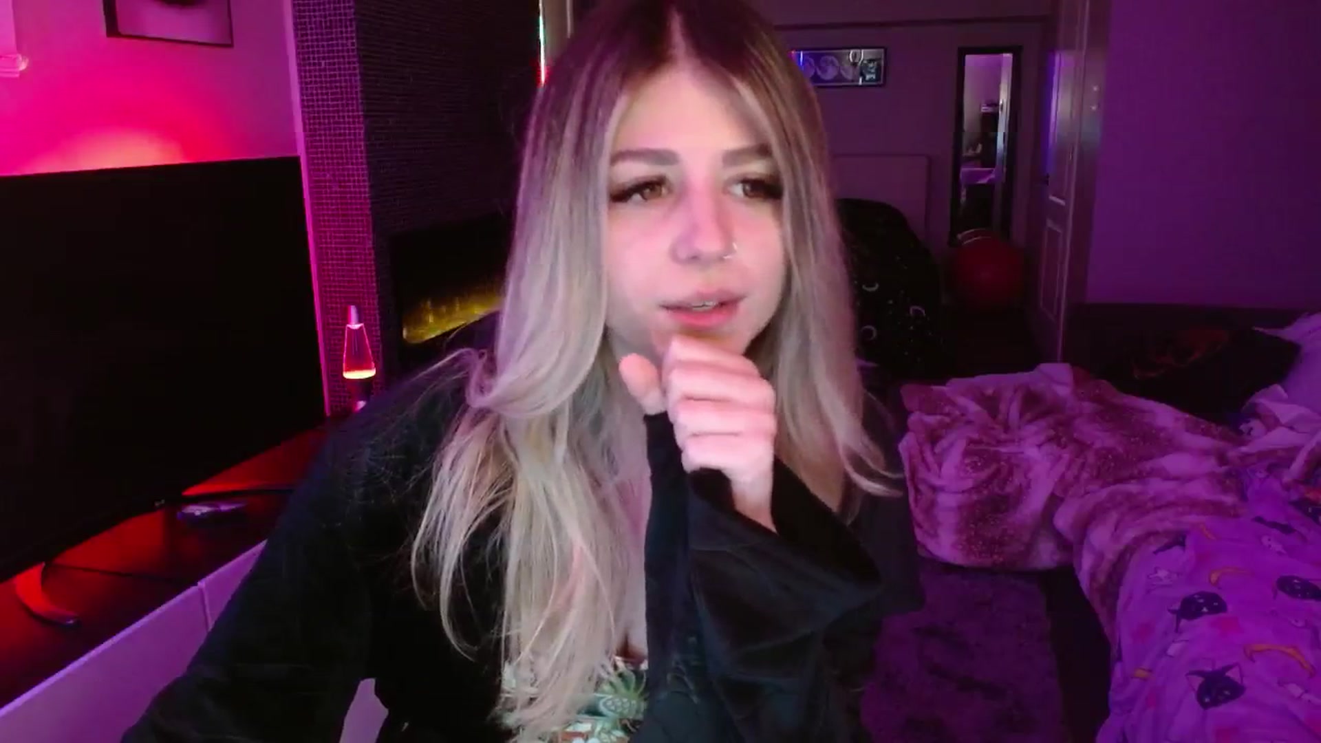 Gallery image thumbnail from Serafina's myfreecams stream on, 06/12/2024, 05:06 image 2 of 20