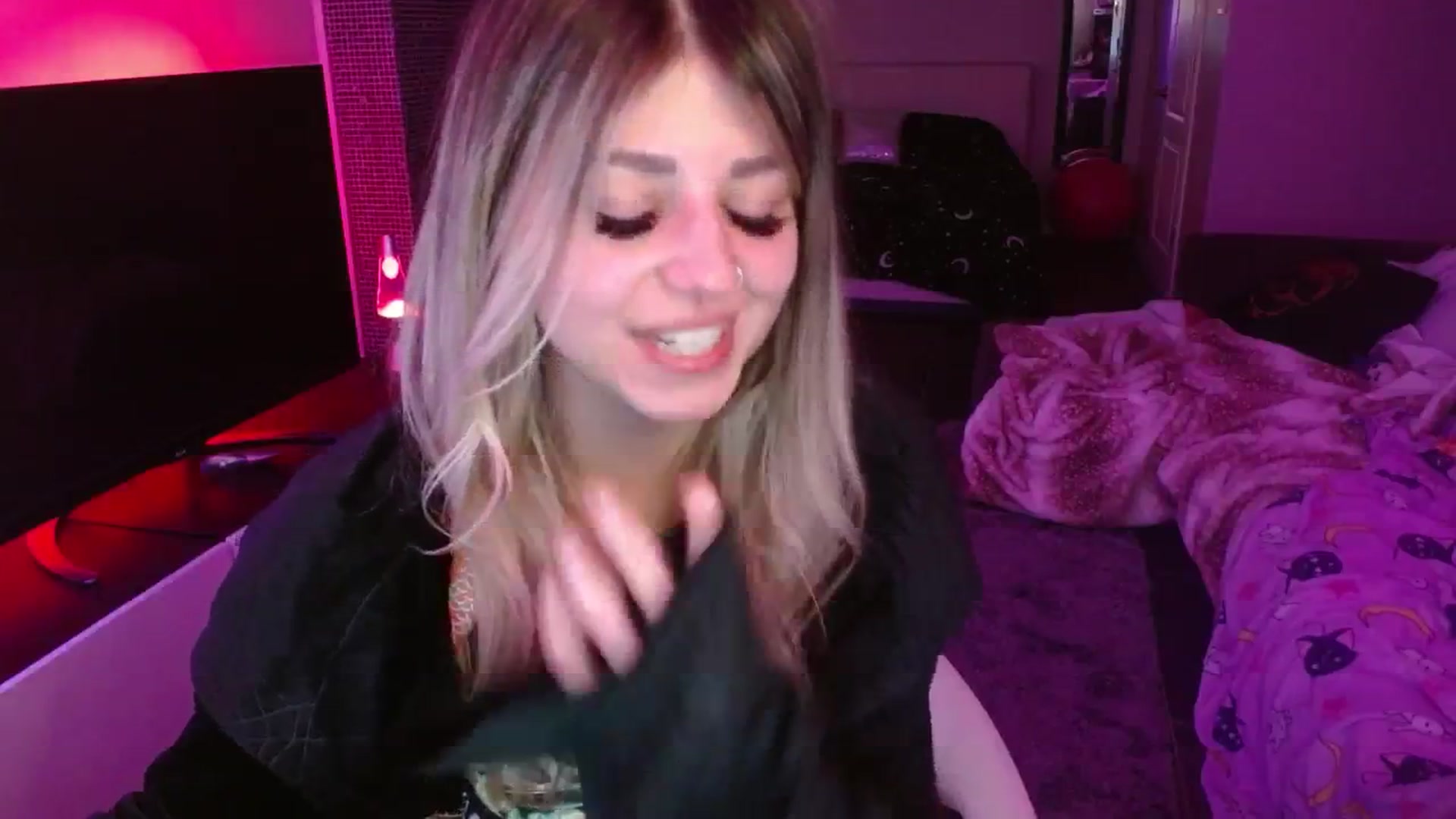 Gallery image thumbnail from Serafina's myfreecams stream on, 06/12/2024, 05:06 image 15 of 20