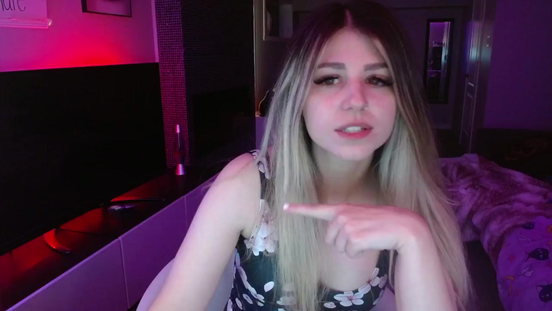 Gallery image thumbnail from Serafina's myfreecams stream on, 06/14/2024, 04:42 image 18 of 20