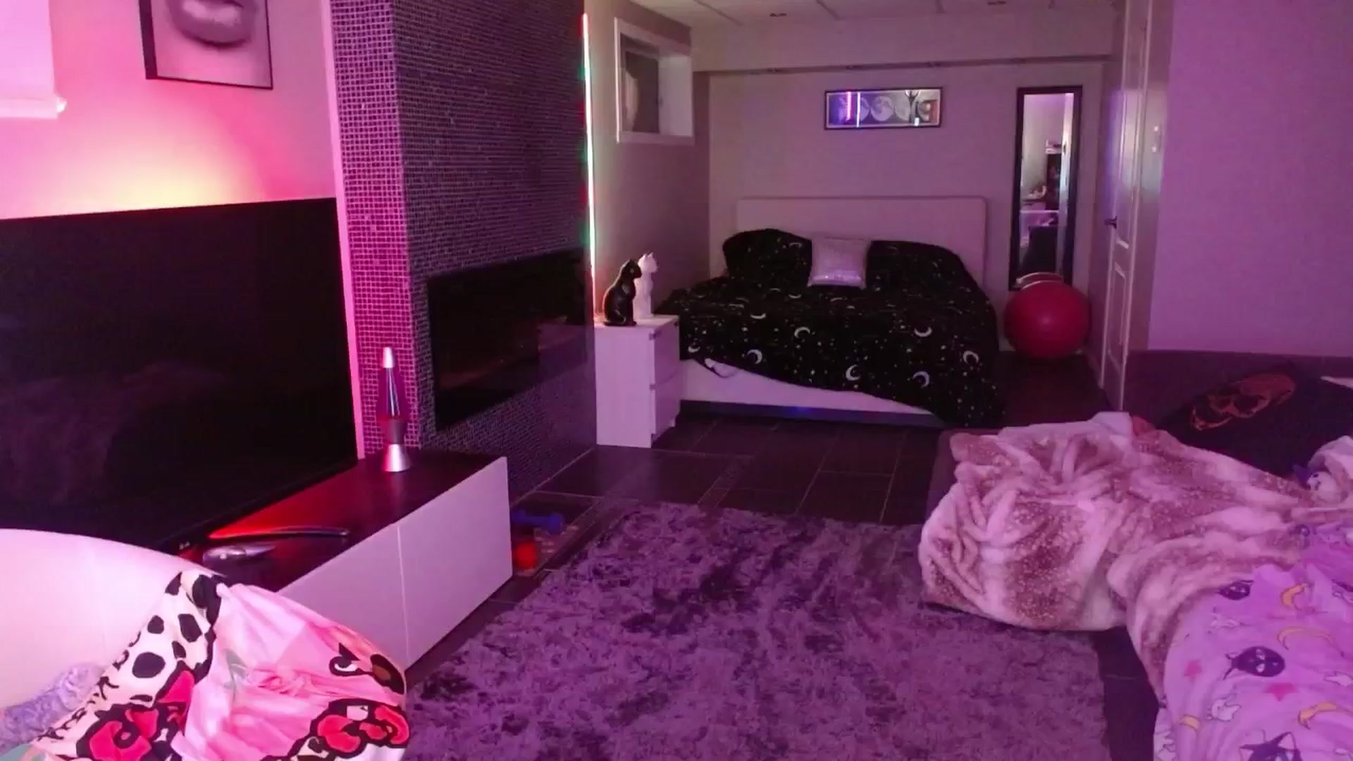 Gallery image thumbnail from Serafina's myfreecams stream on, 06/14/2024, 04:42 image 9 of 20