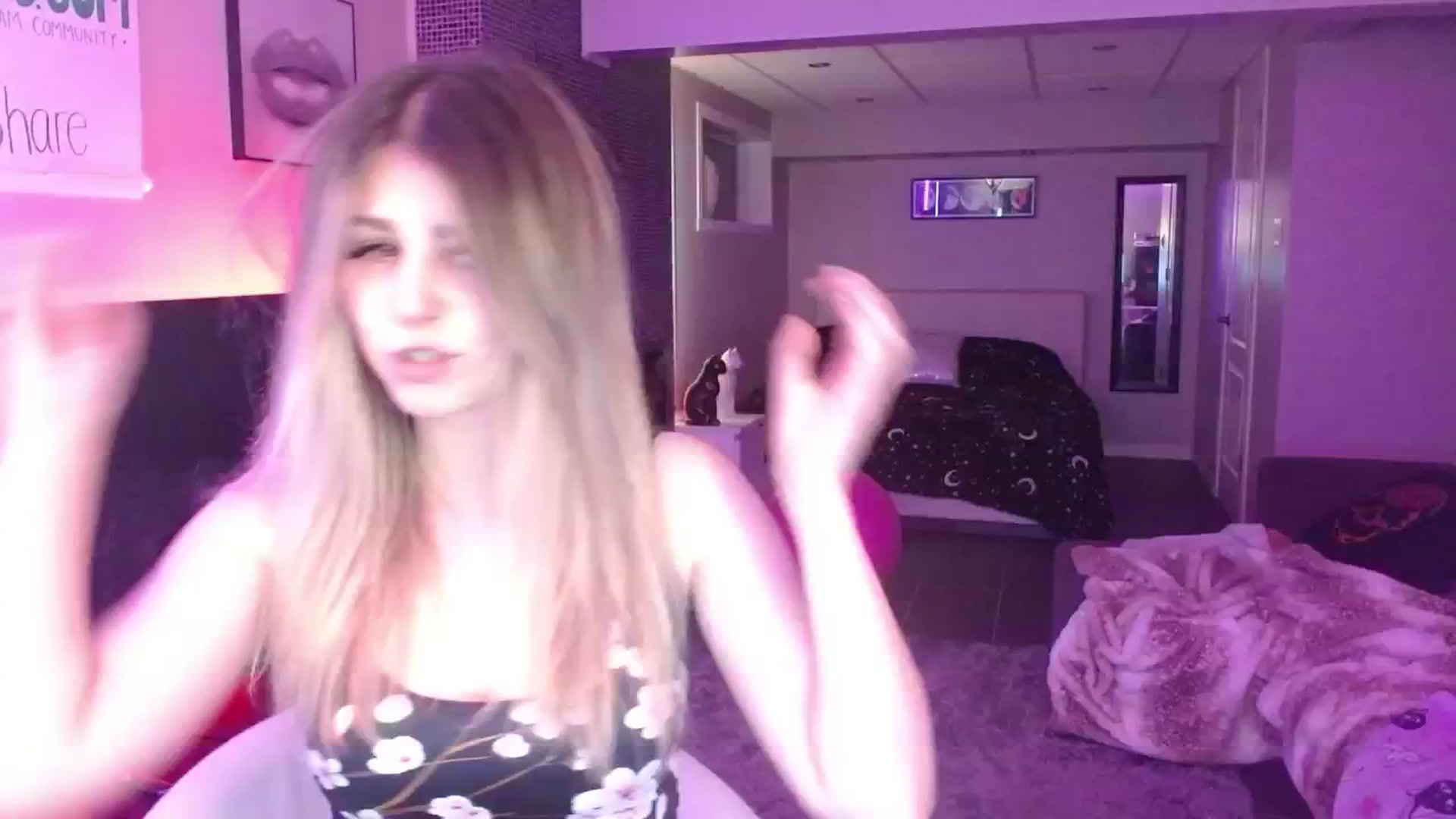 Gallery image thumbnail from Serafina's myfreecams stream on, 06/14/2024, 04:42 image 15 of 20