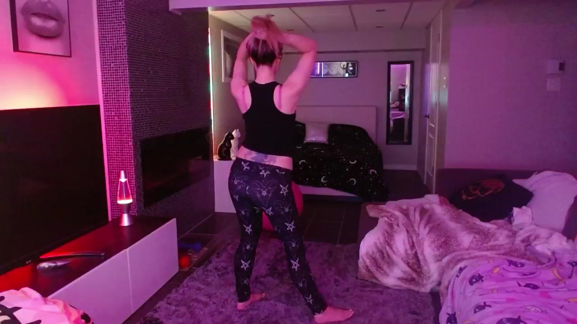 Gallery image thumbnail from Serafina's myfreecams stream on, 06/15/2024, 04:39 image 2 of 20