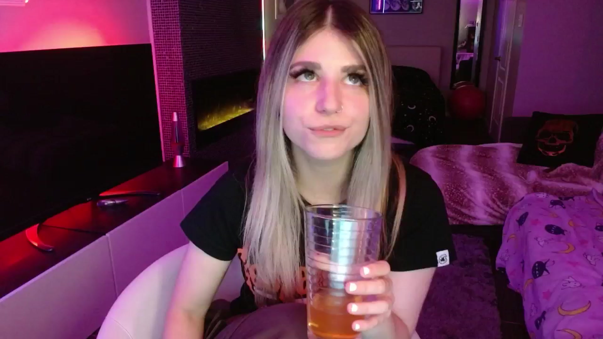 Gallery image thumbnail from Serafina's myfreecams stream on, 06/16/2024, 04:13 image 15 of 20