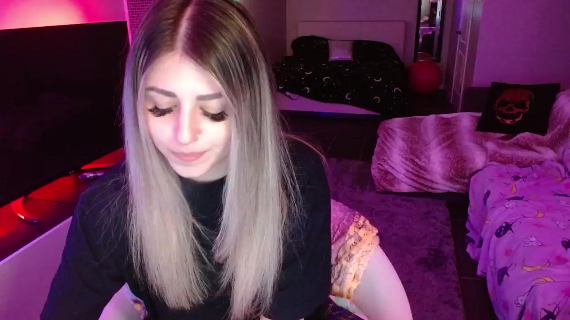 Gallery image thumbnail from Serafina's myfreecams stream on, 06/19/2024, 06:22 image 1 of 20