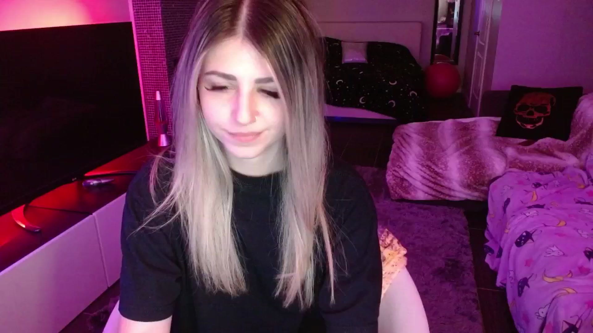 Gallery image thumbnail from Serafina's myfreecams stream on, 06/19/2024, 06:22 image 12 of 20