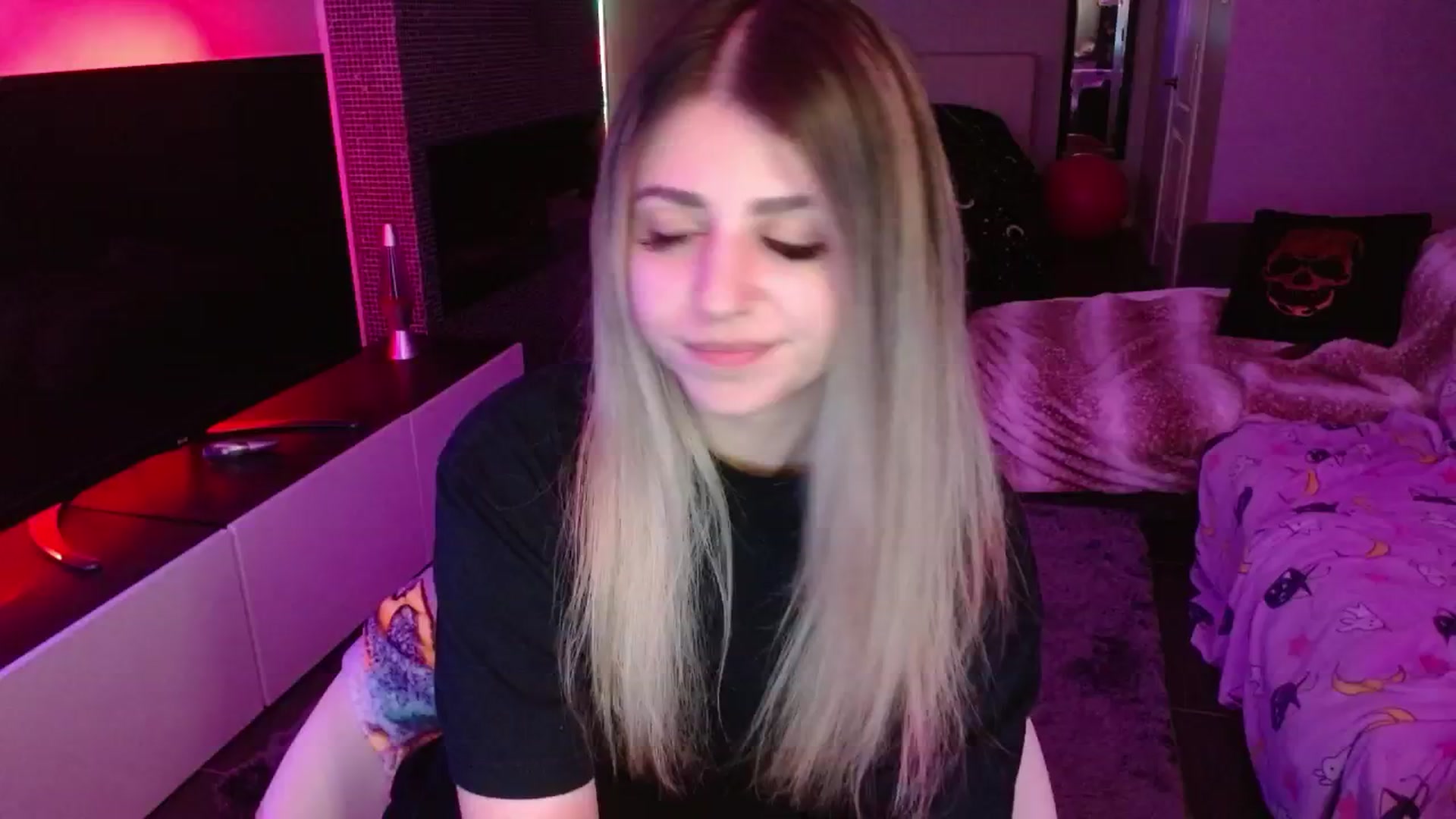 Gallery image thumbnail from Serafina's myfreecams stream on, 06/19/2024, 06:22 image 2 of 20