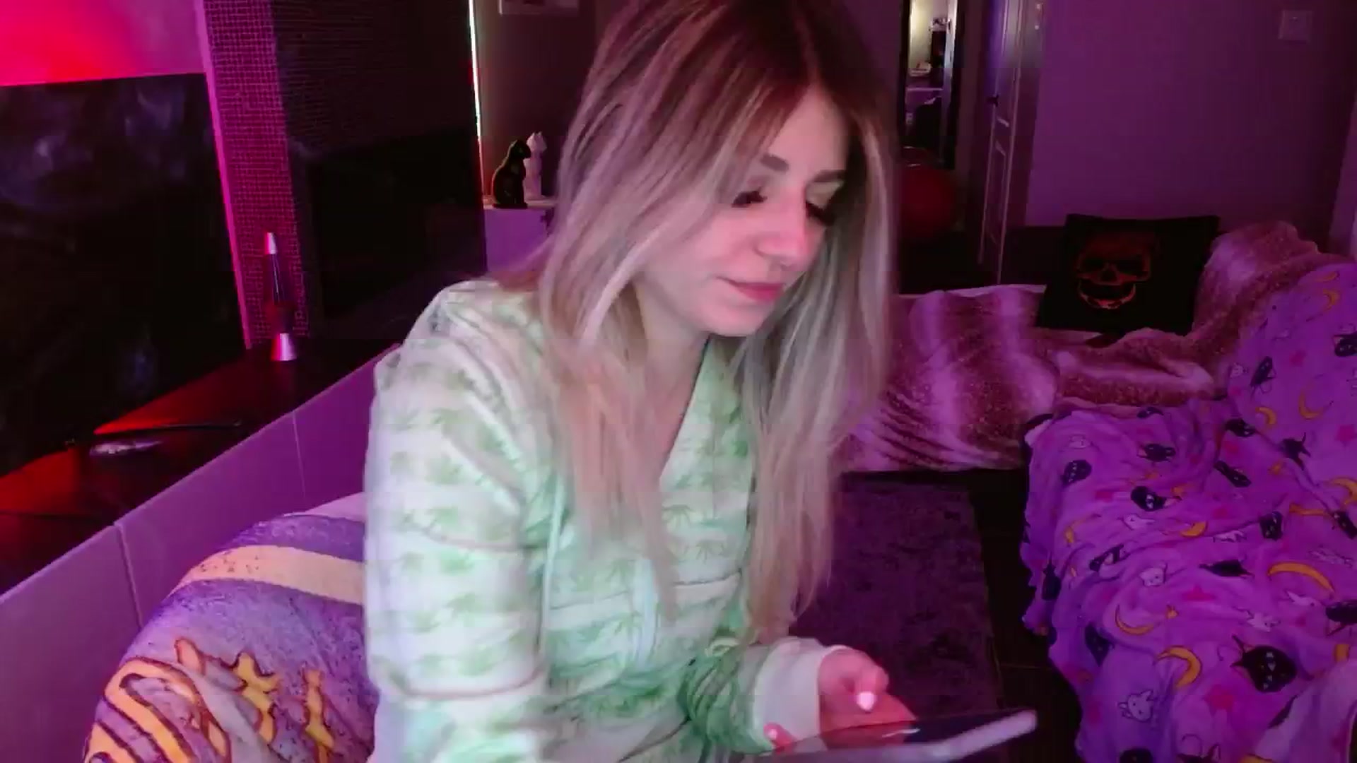 Gallery image thumbnail from Serafina's myfreecams stream on, 06/20/2024, 06:03 image 3 of 20