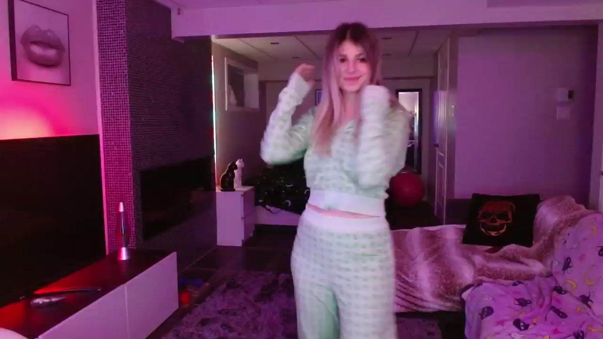 Gallery image thumbnail from Serafina's myfreecams stream on, 06/20/2024, 06:03 image 8 of 20