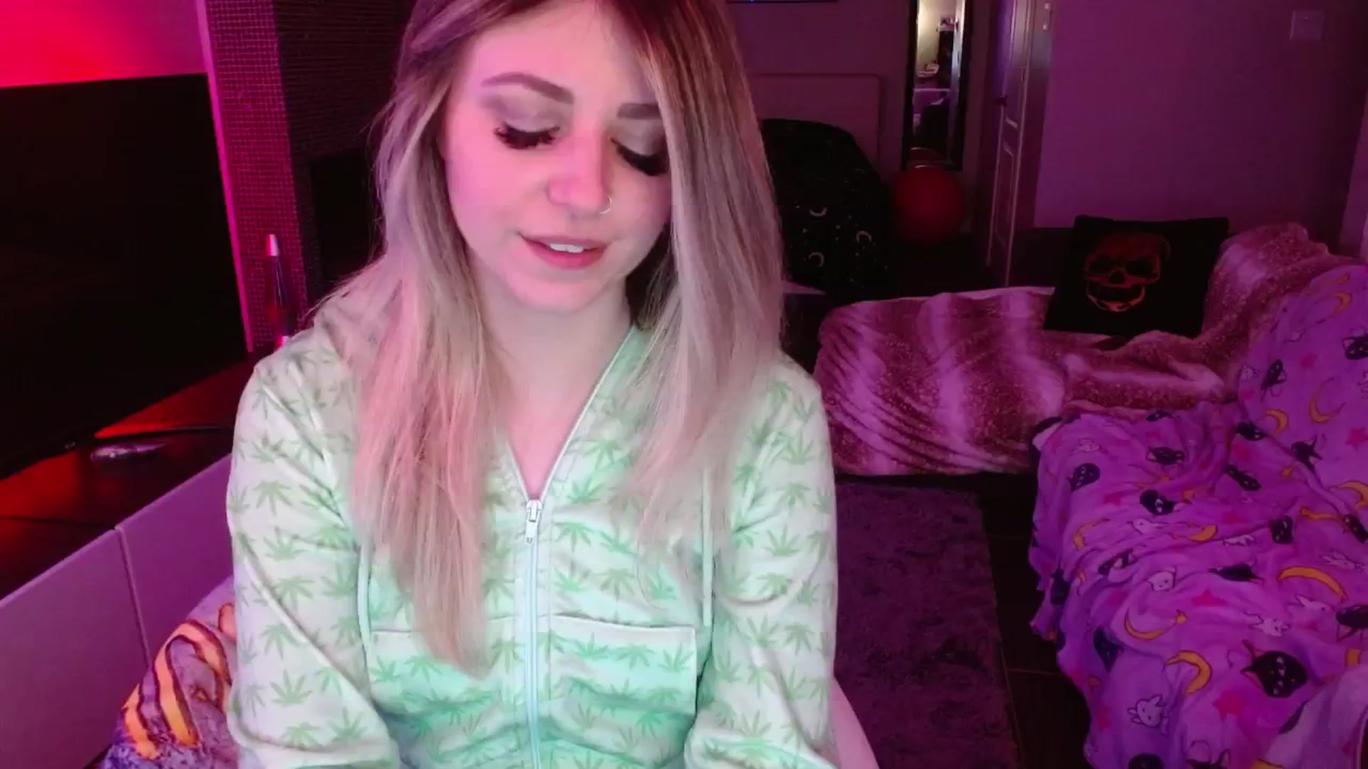 Gallery image thumbnail from Serafina's myfreecams stream on, 06/20/2024, 06:03 image 2 of 20