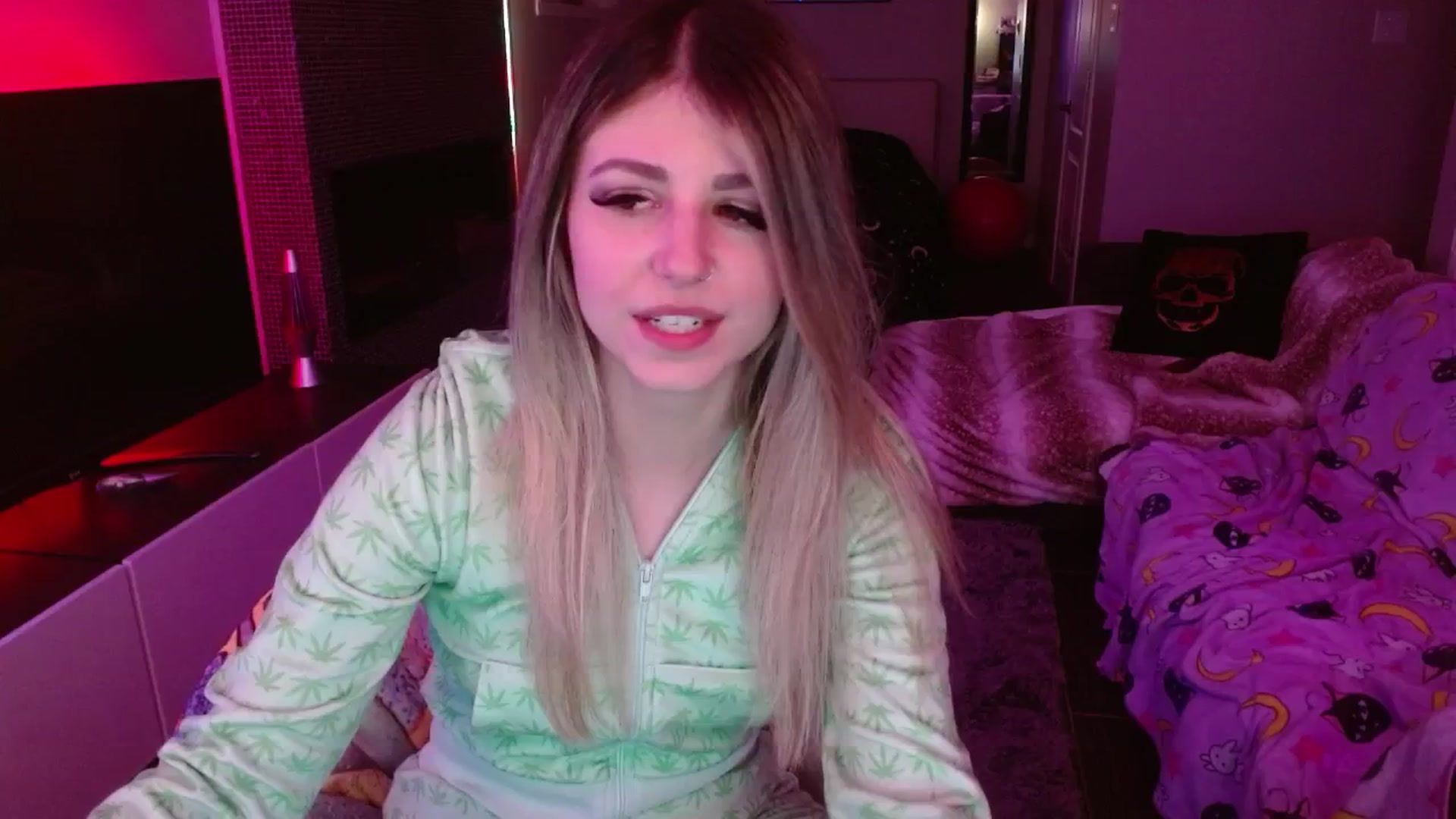Gallery image thumbnail from Serafina's myfreecams stream on, 06/20/2024, 06:03 image 5 of 20