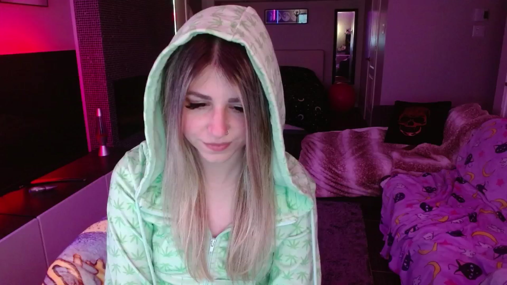 Gallery image thumbnail from Serafina's myfreecams stream on, 06/20/2024, 06:03 image 15 of 20