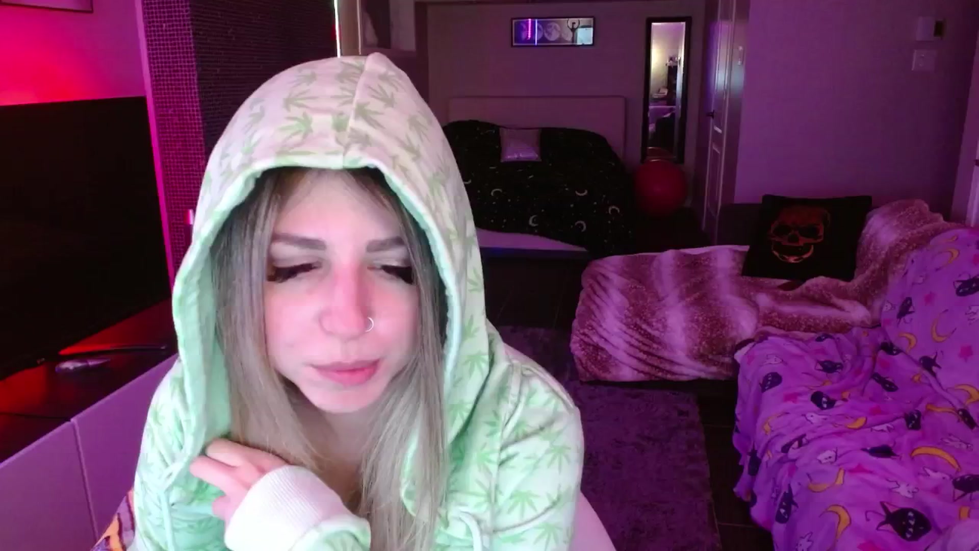 Gallery image thumbnail from Serafina's myfreecams stream on, 06/20/2024, 06:03 image 18 of 20
