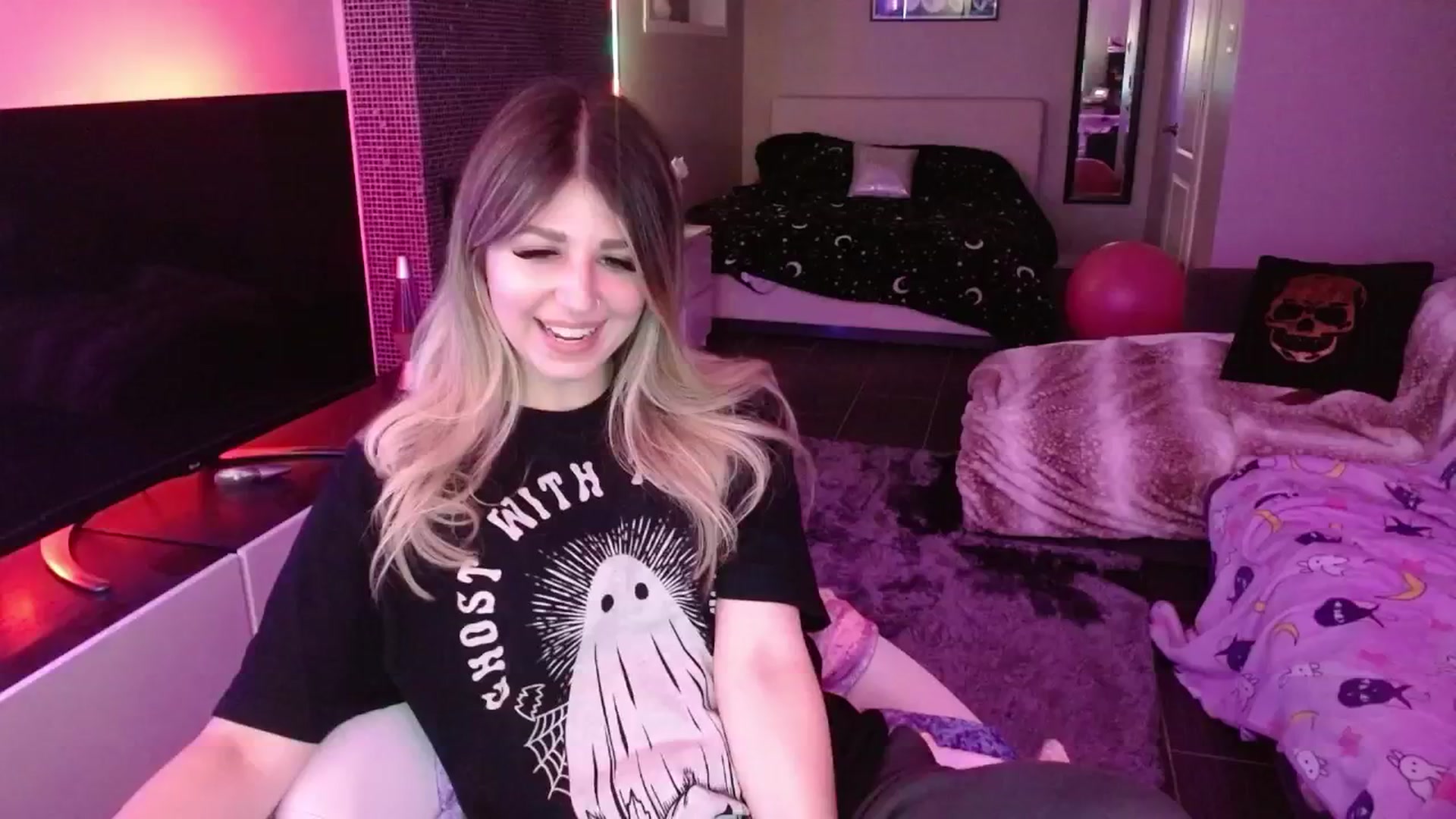 Gallery image thumbnail from Serafina's myfreecams stream on, 06/23/2024, 04:49 image 6 of 20