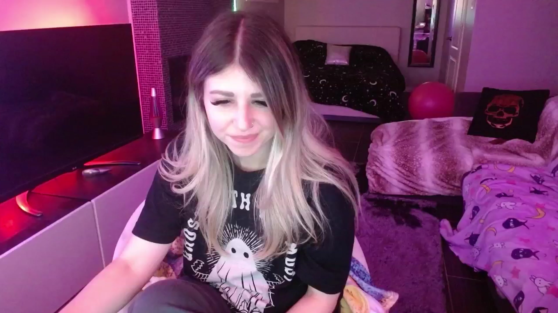 Gallery image thumbnail from Serafina's myfreecams stream on, 06/23/2024, 04:49 image 12 of 20