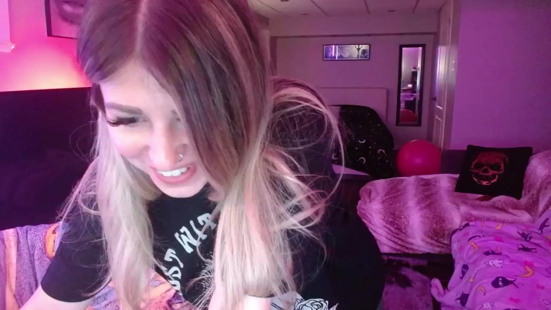 Gallery image thumbnail from Serafina's myfreecams stream on, 06/23/2024, 04:49 image 15 of 20