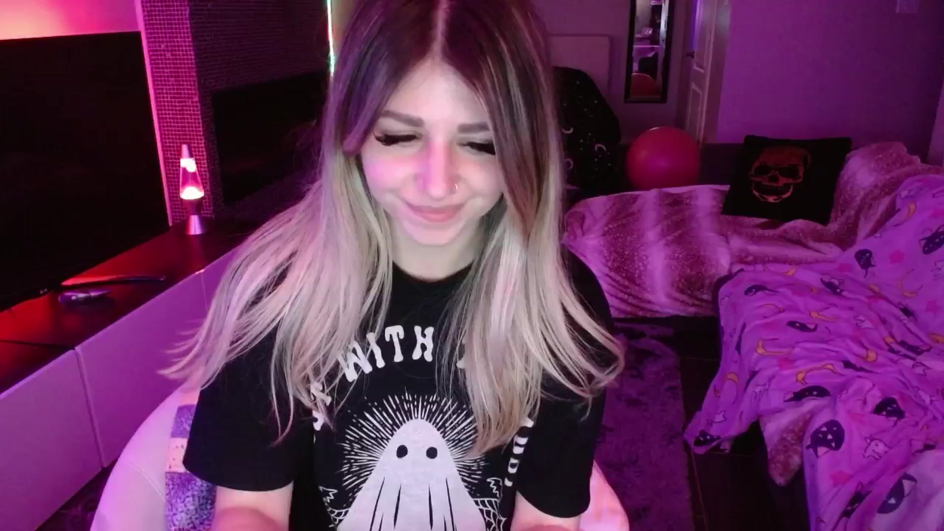 Gallery image thumbnail from Serafina's myfreecams stream on, 06/23/2024, 07:07 image 19 of 20
