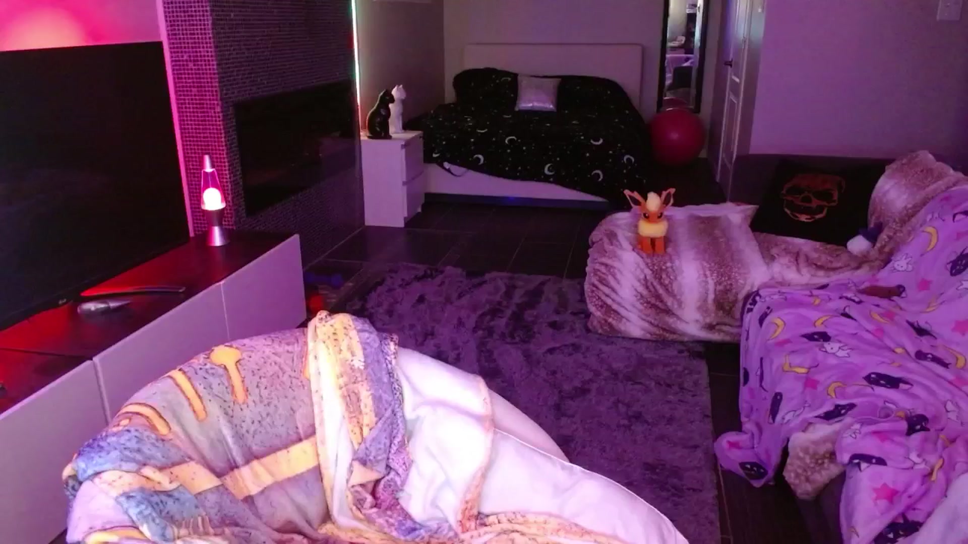 Gallery image thumbnail from Serafina's myfreecams stream on, 06/29/2024, 04:56 image 14 of 20