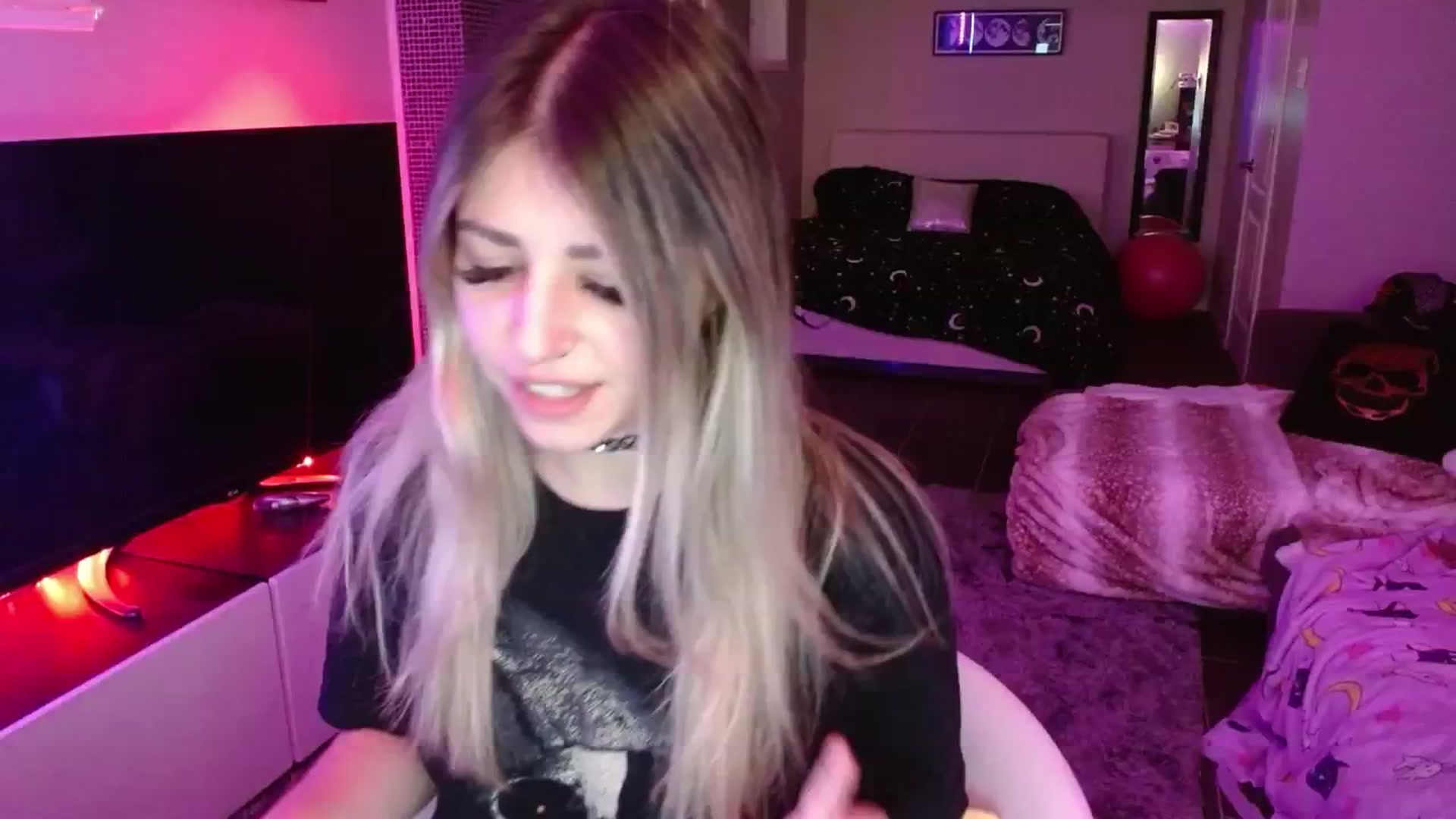 Gallery image thumbnail from Serafina's myfreecams stream on, 07/04/2024, 03:57 image 15 of 20