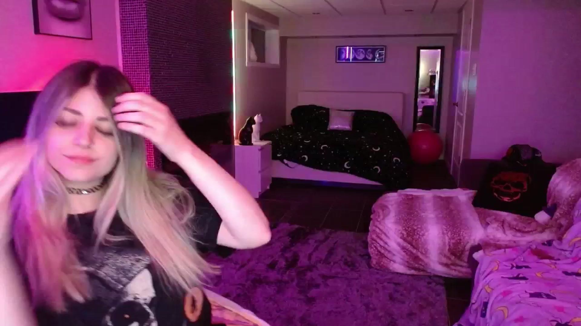 Gallery image thumbnail from Serafina's myfreecams stream on, 07/04/2024, 03:57 image 8 of 20