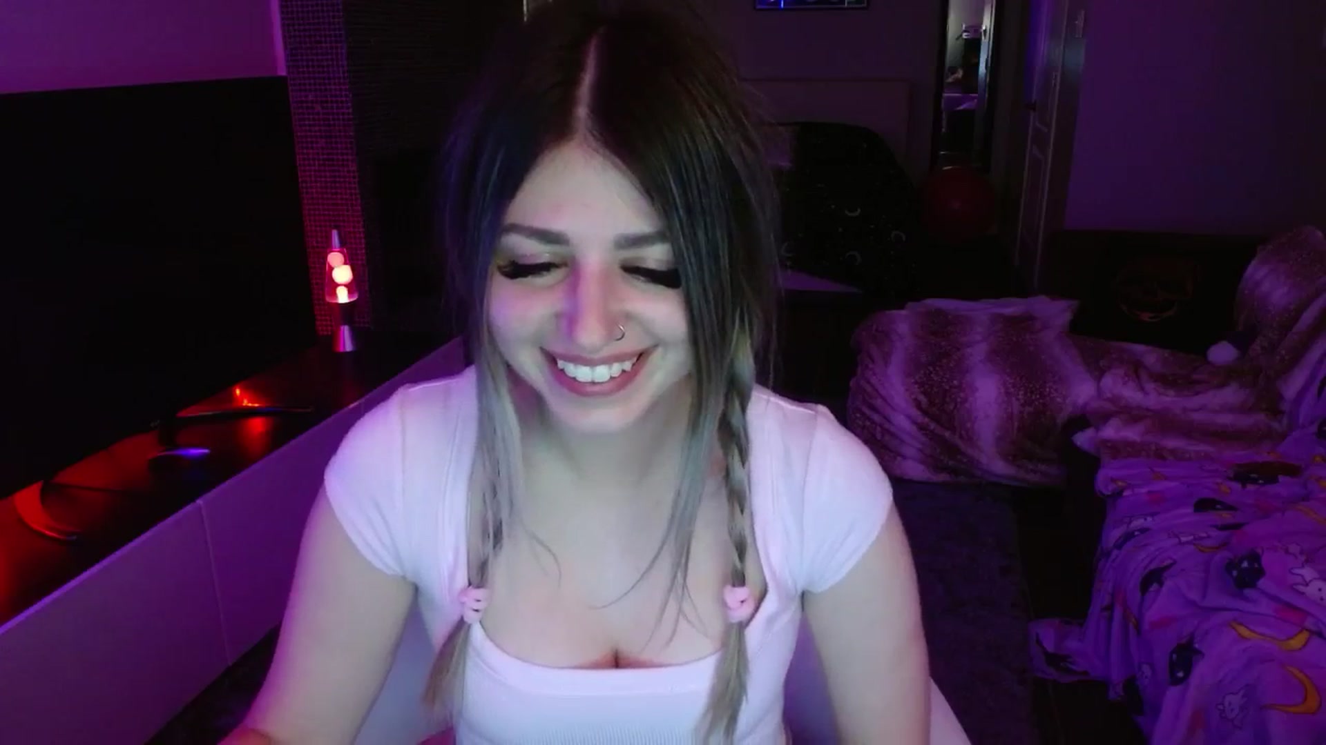 Gallery image thumbnail from Serafina's myfreecams stream on, 07/15/2024, 06:01 image 17 of 20