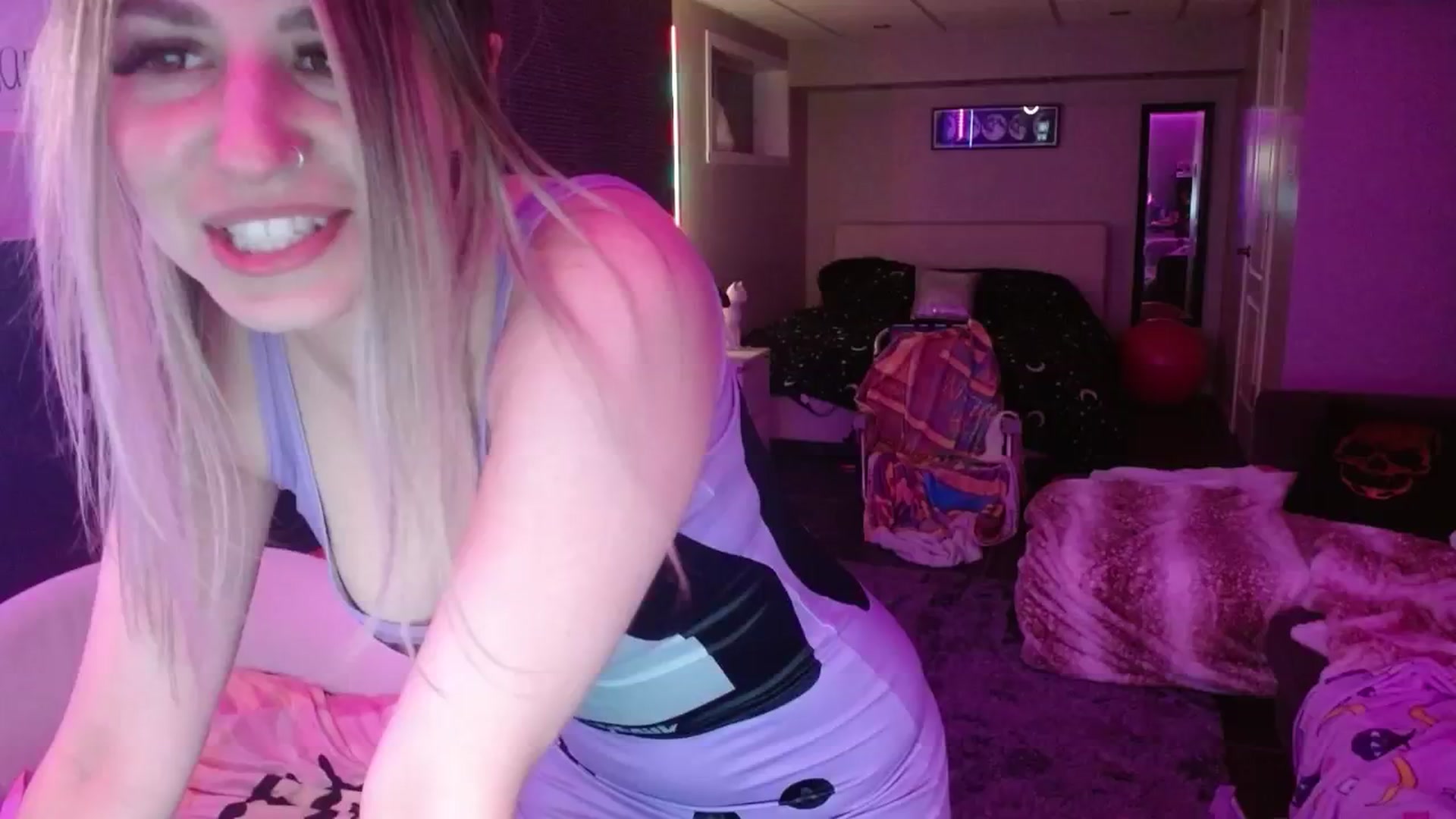 Gallery image thumbnail from Serafina's myfreecams stream on, 07/21/2024, 06:20 image 17 of 20