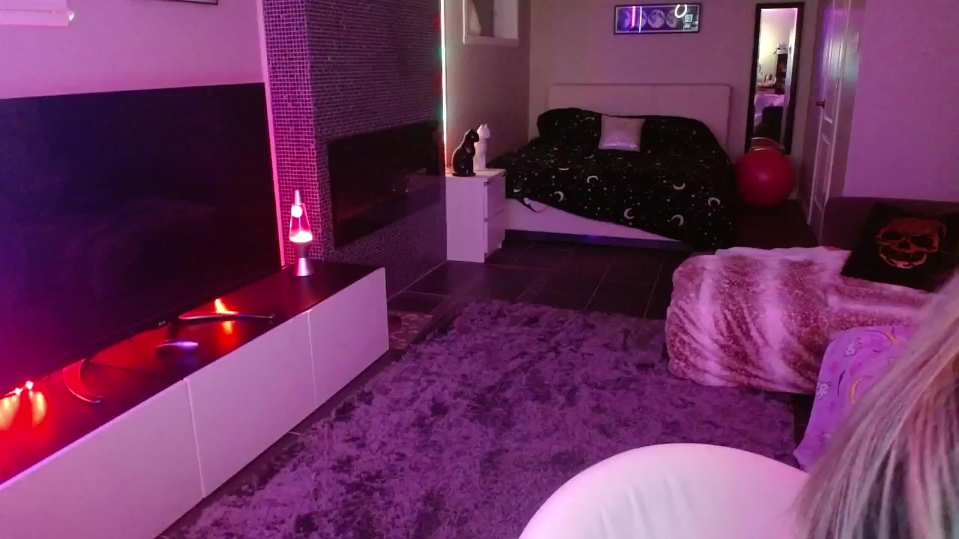 Gallery image thumbnail from Serafina's myfreecams stream on, 07/25/2024, 04:33 image 17 of 20