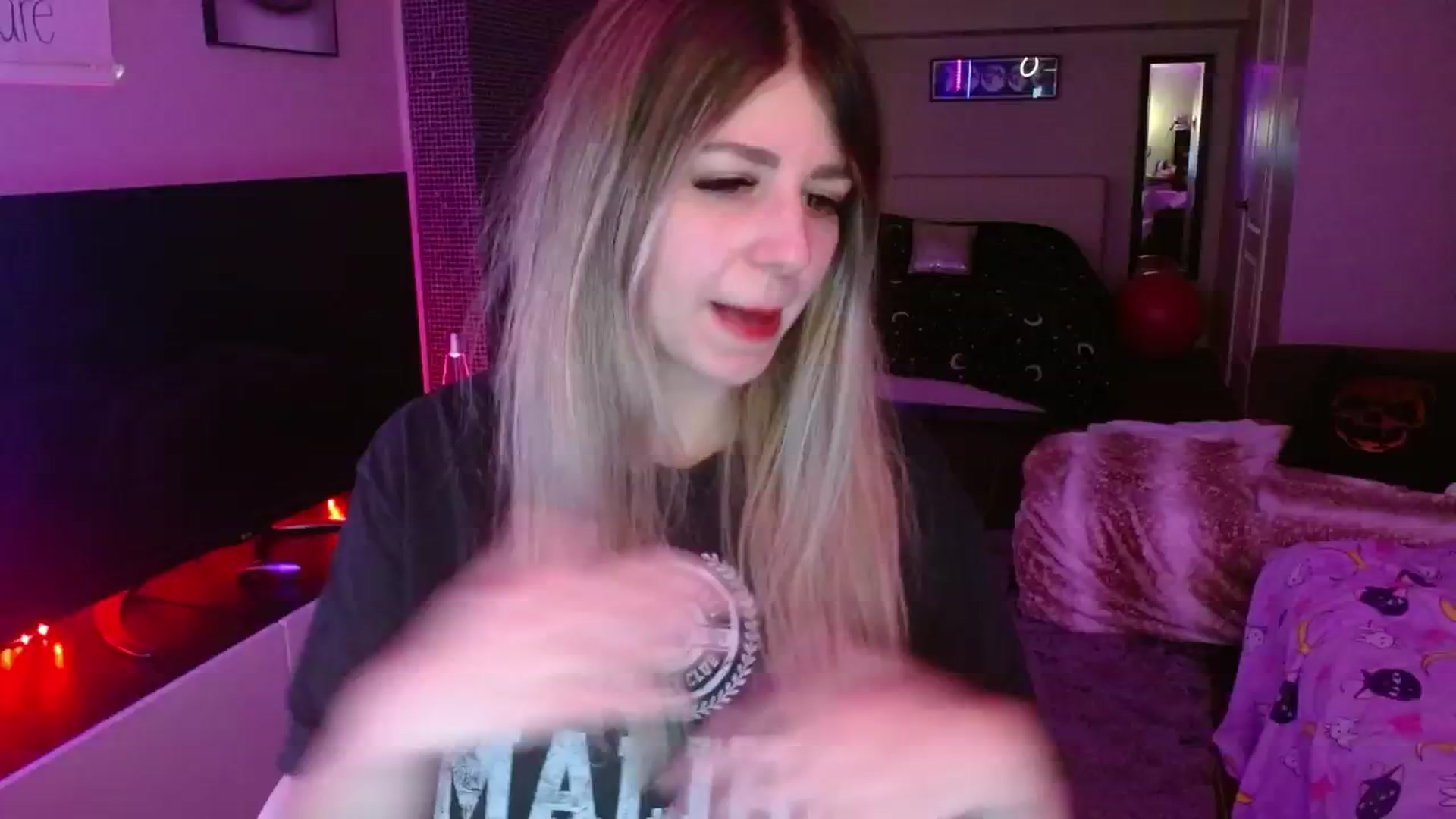 Gallery image thumbnail from Serafina's myfreecams stream on, 07/25/2024, 04:33 image 6 of 20