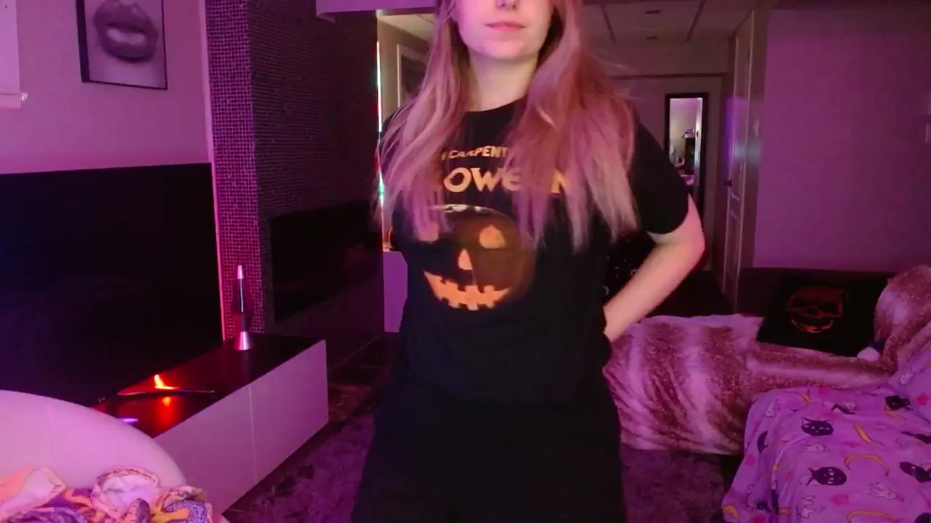 Gallery image thumbnail from Serafina's myfreecams stream on, 07/26/2024, 03:27 image 1 of 20