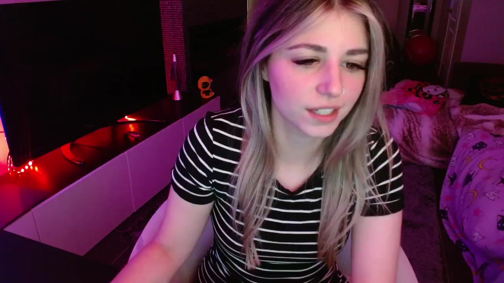 Gallery image thumbnail from Serafina's myfreecams stream on, 08/07/2024, 04:15 image 17 of 20