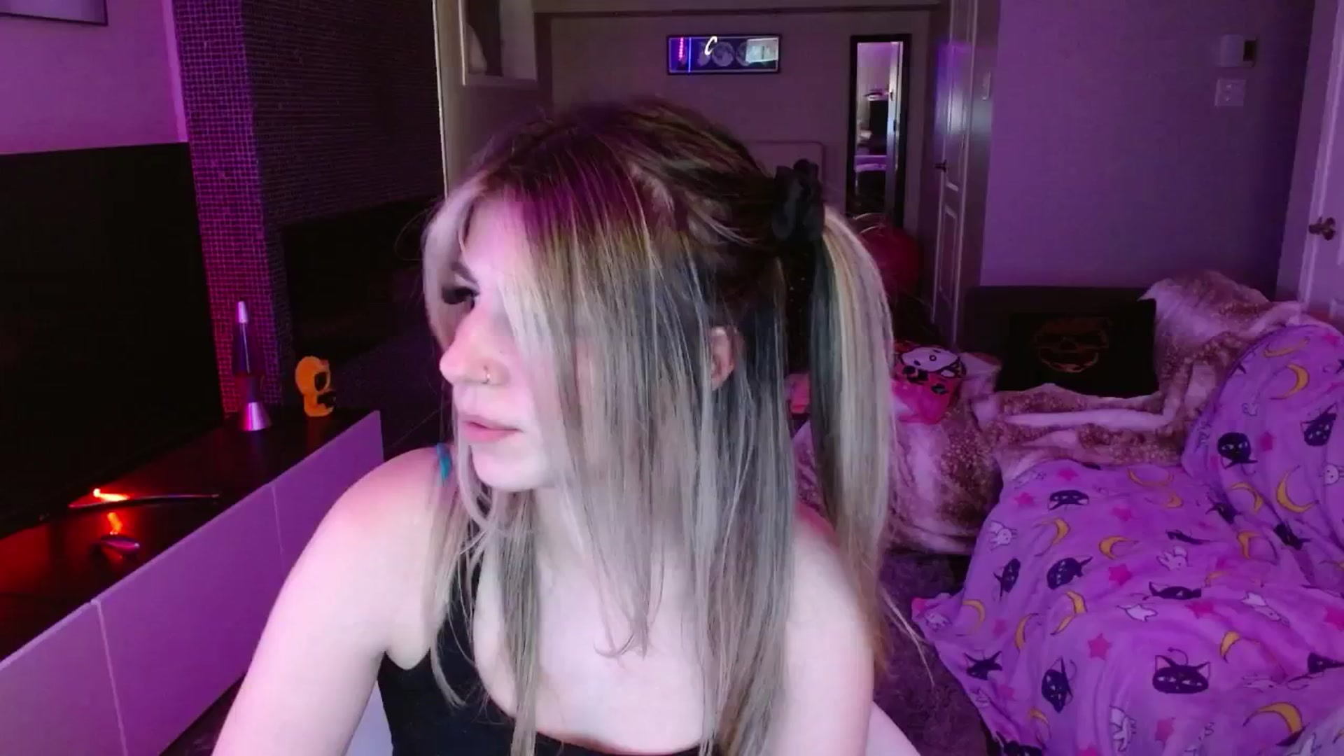 Gallery image thumbnail from Serafina's myfreecams stream on, 08/08/2024, 05:37 image 17 of 20