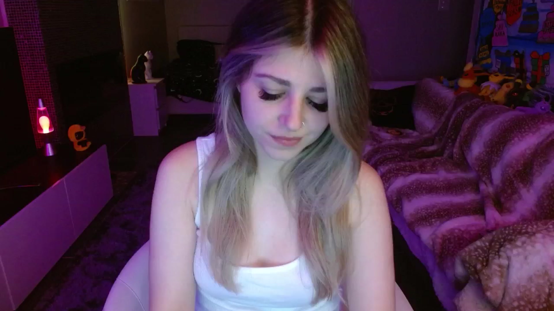 Gallery image thumbnail from Serafina's myfreecams stream on, 08/15/2024, 05:33 image 14 of 20