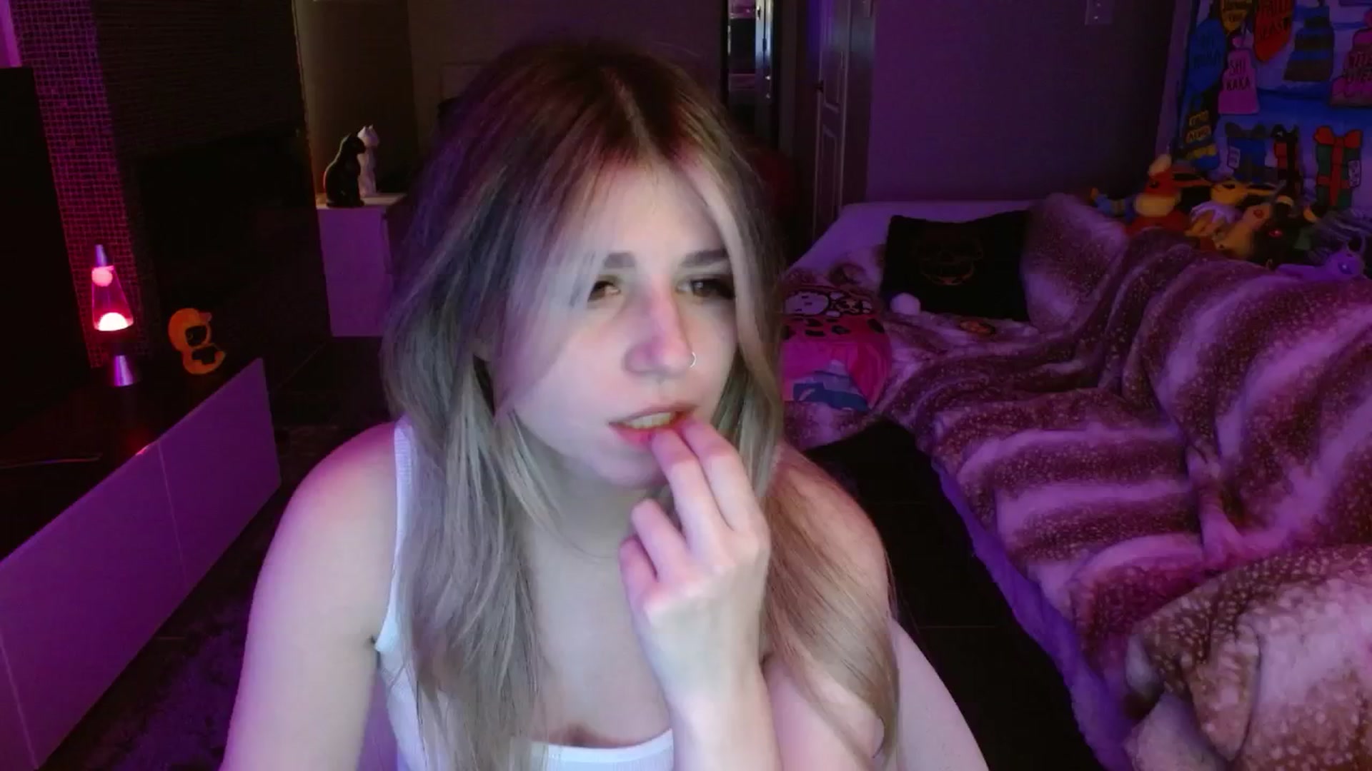 Gallery image thumbnail from Serafina's myfreecams stream on, 08/15/2024, 05:33 image 16 of 20