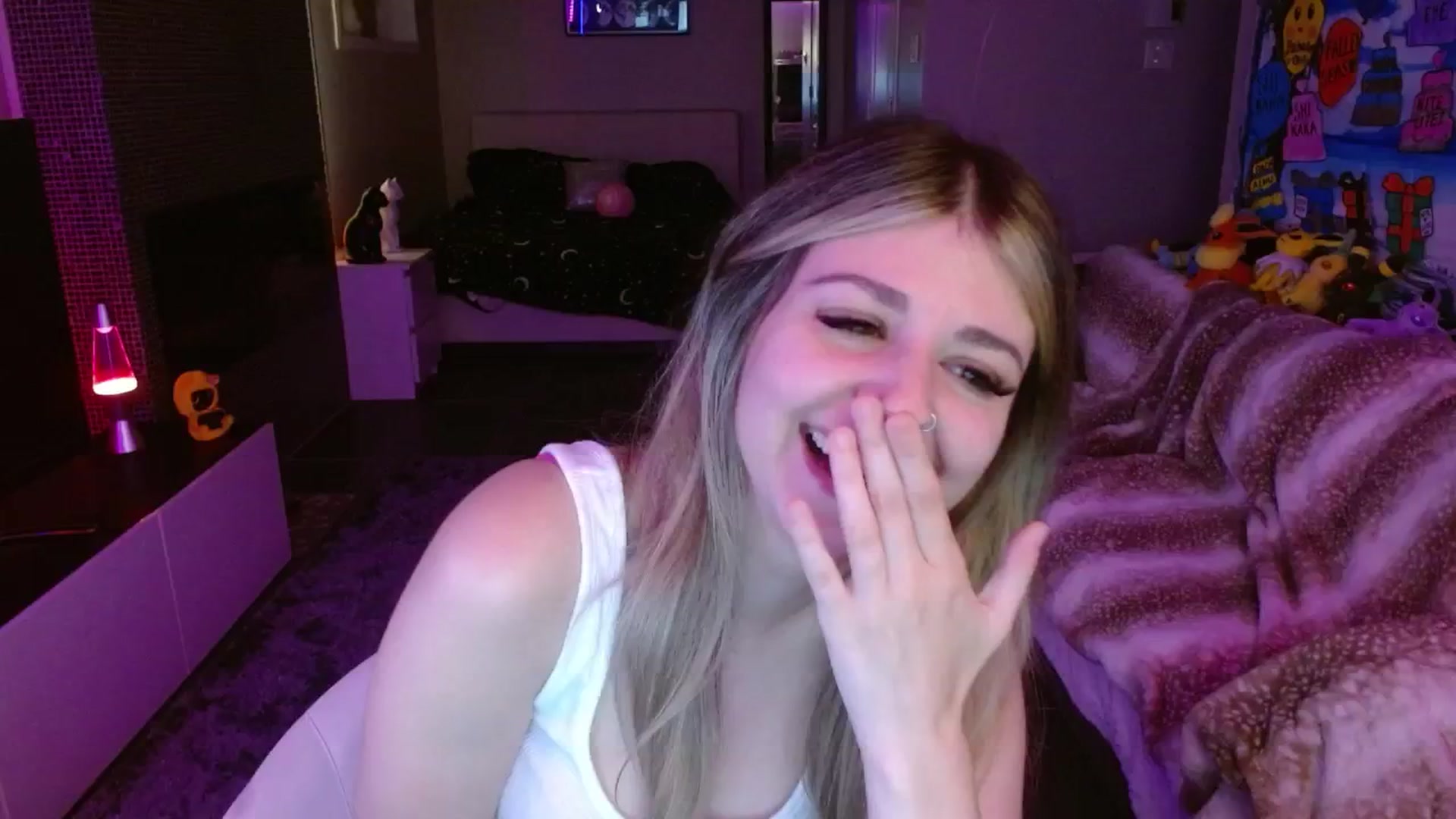 Gallery image thumbnail from Serafina's myfreecams stream on, 08/15/2024, 05:33 image 3 of 20