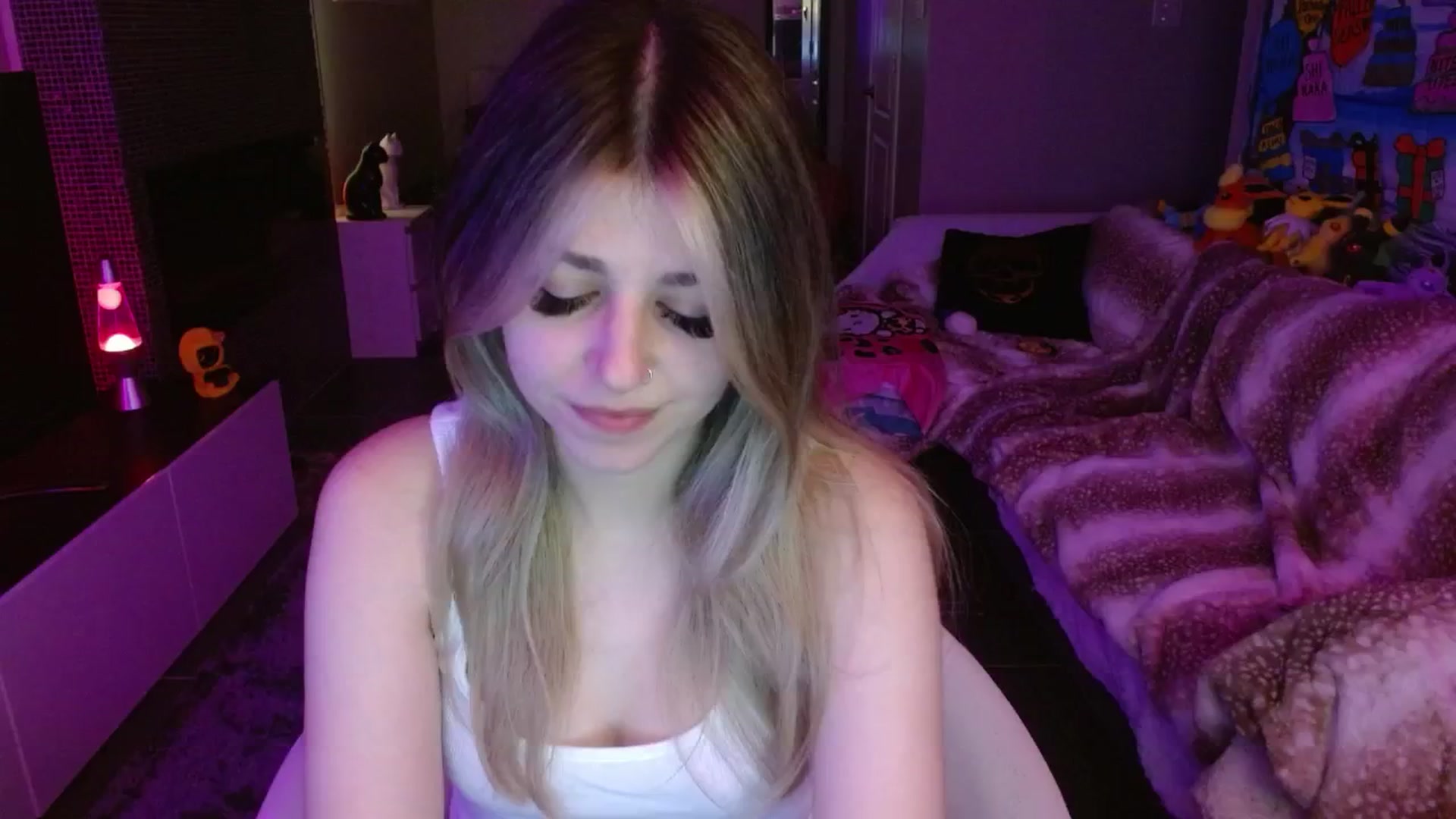 Gallery image thumbnail from Serafina's myfreecams stream on, 08/15/2024, 05:33 image 15 of 20