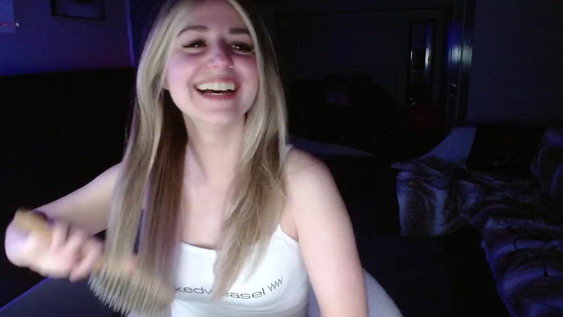 Gallery image thumbnail from Serafina's myfreecams stream on, 08/17/2024, 03:32 image 18 of 20