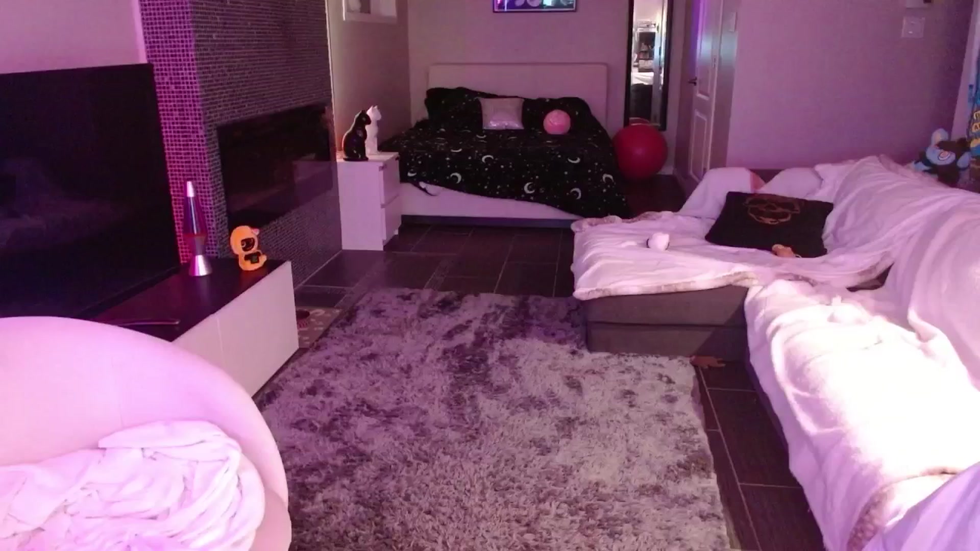 Gallery image thumbnail from Serafina's myfreecams stream on, 08/21/2024, 03:51 image 17 of 20
