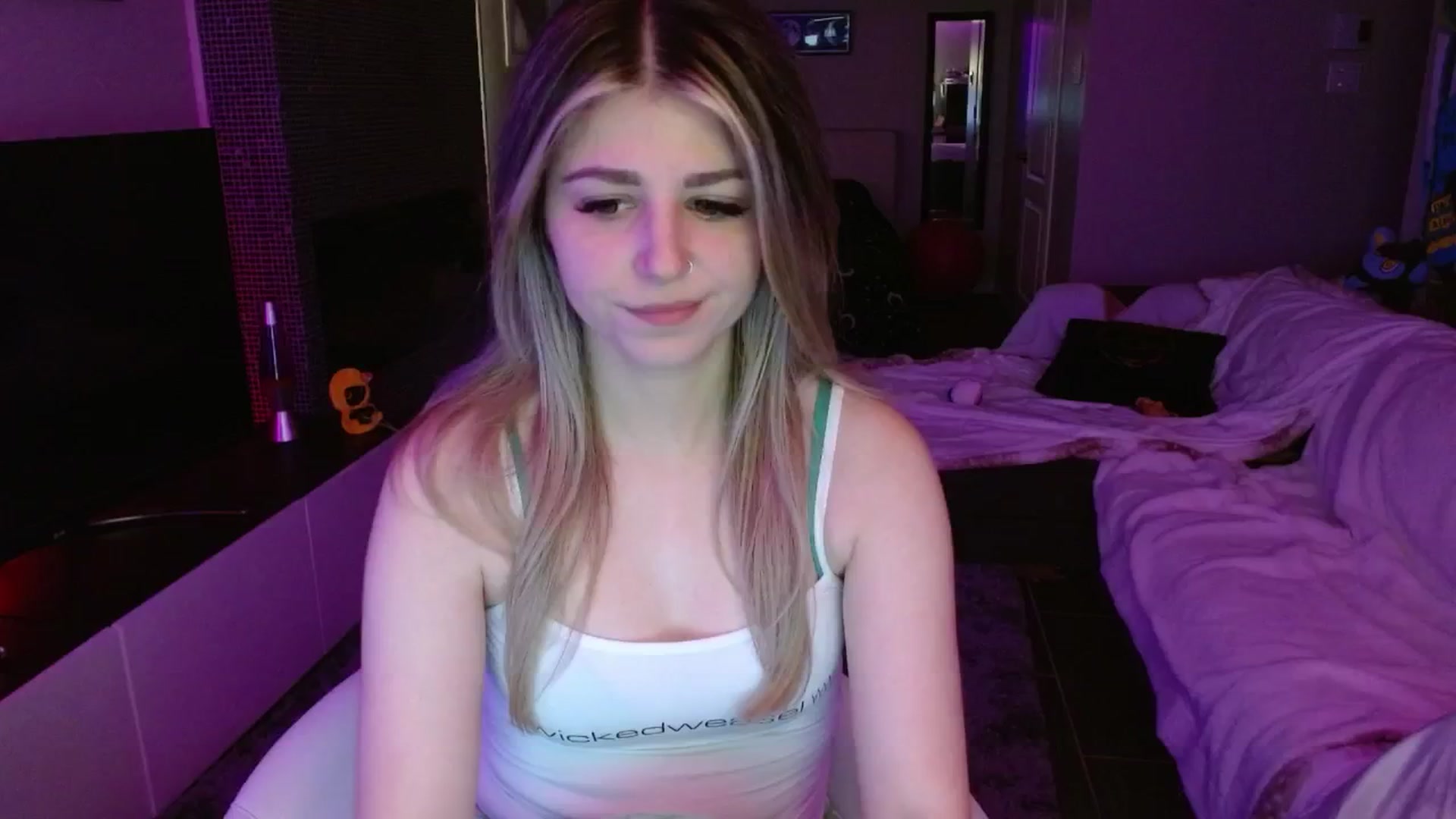 Gallery image thumbnail from Serafina's myfreecams stream on, 08/21/2024, 03:51 image 8 of 20
