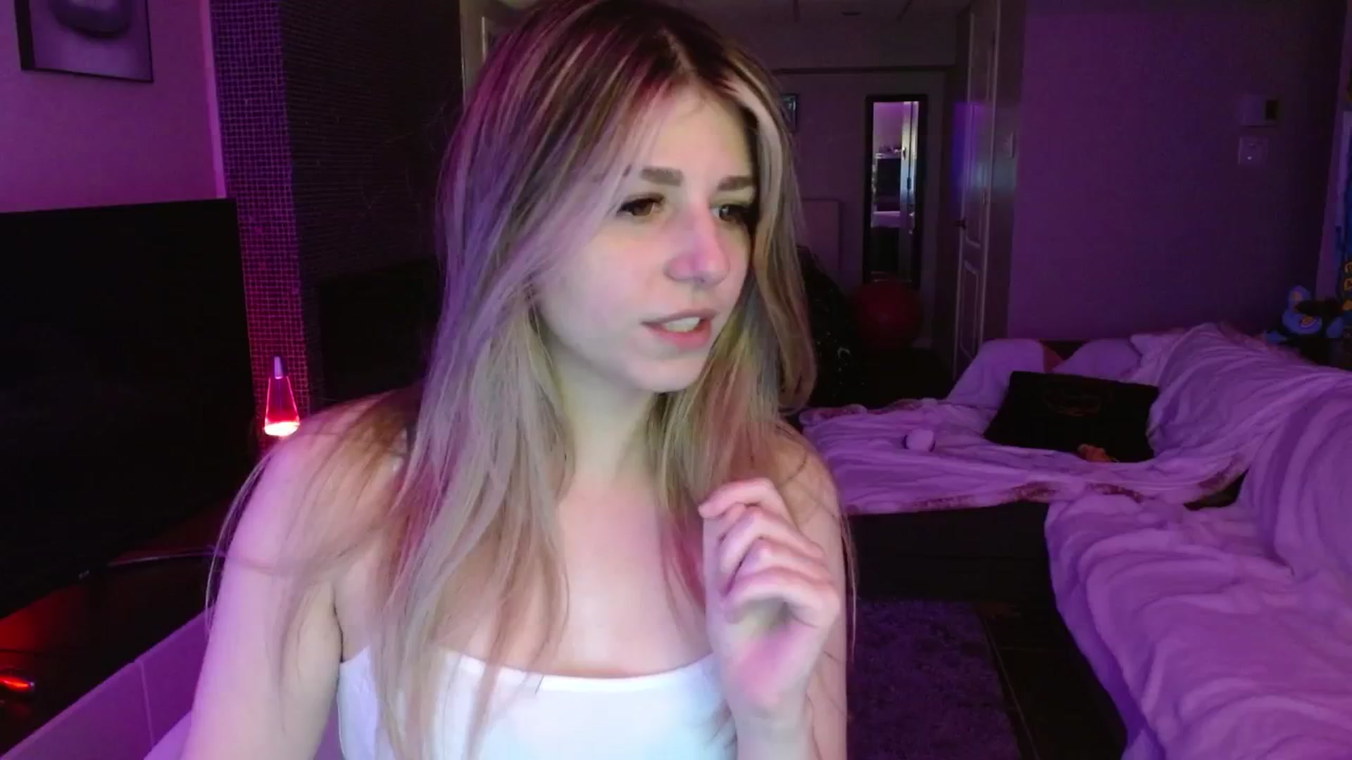 Gallery image thumbnail from Serafina's myfreecams stream on, 08/21/2024, 05:07 image 14 of 20