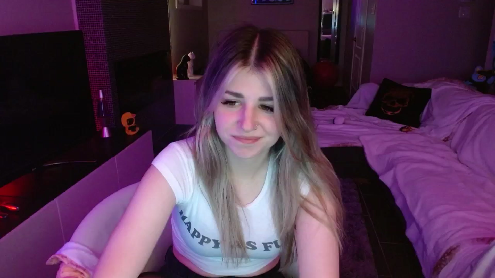 Gallery image thumbnail from Serafina's myfreecams stream on, 08/22/2024, 03:51 image 14 of 20